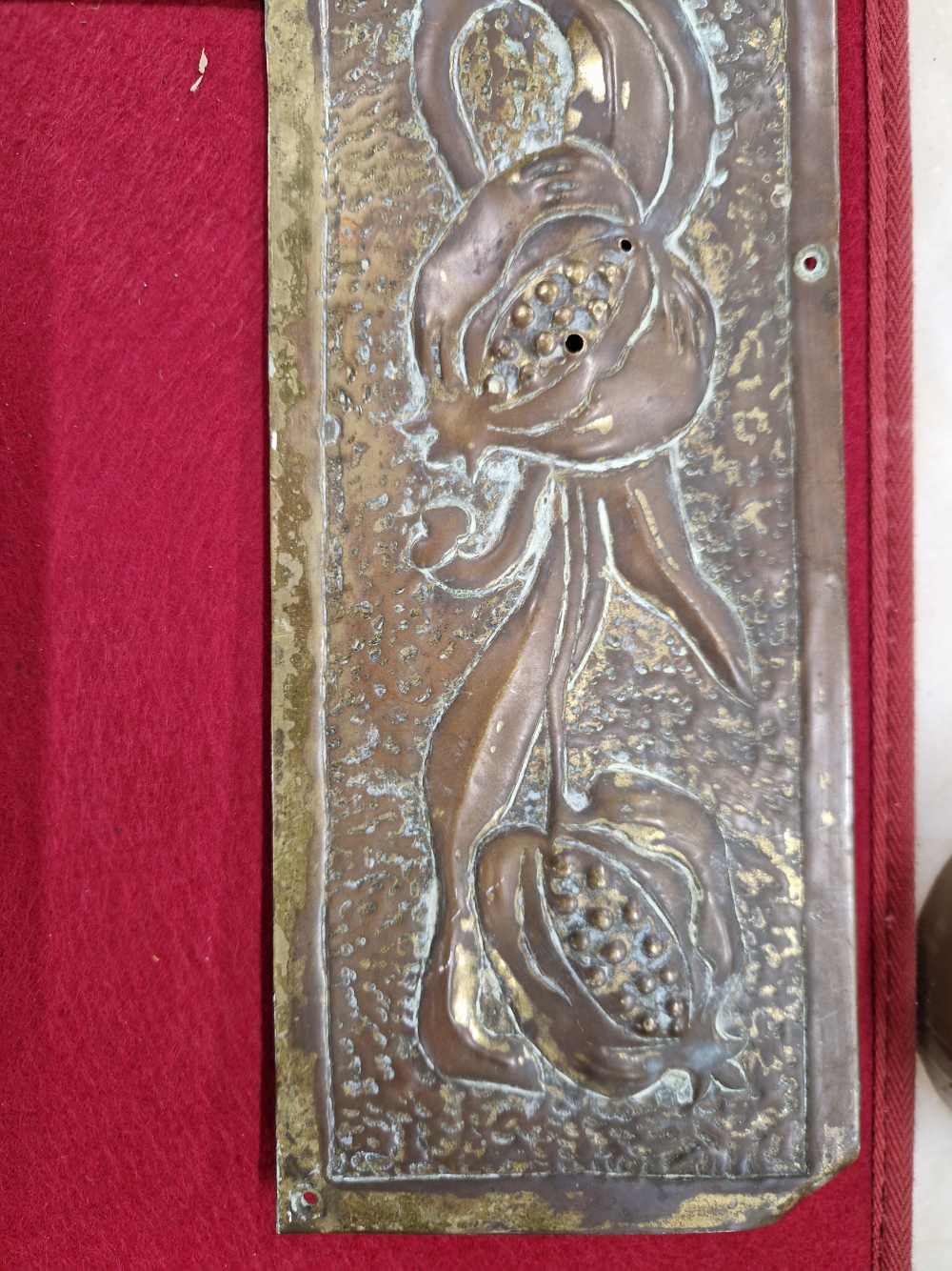 AN ARTS AND CRAFTS COPPER CEILING LIGHT, THE SOCKET BELOW A ROSETTE OF LEAVES, A COLUMN AND THREE - Image 6 of 15