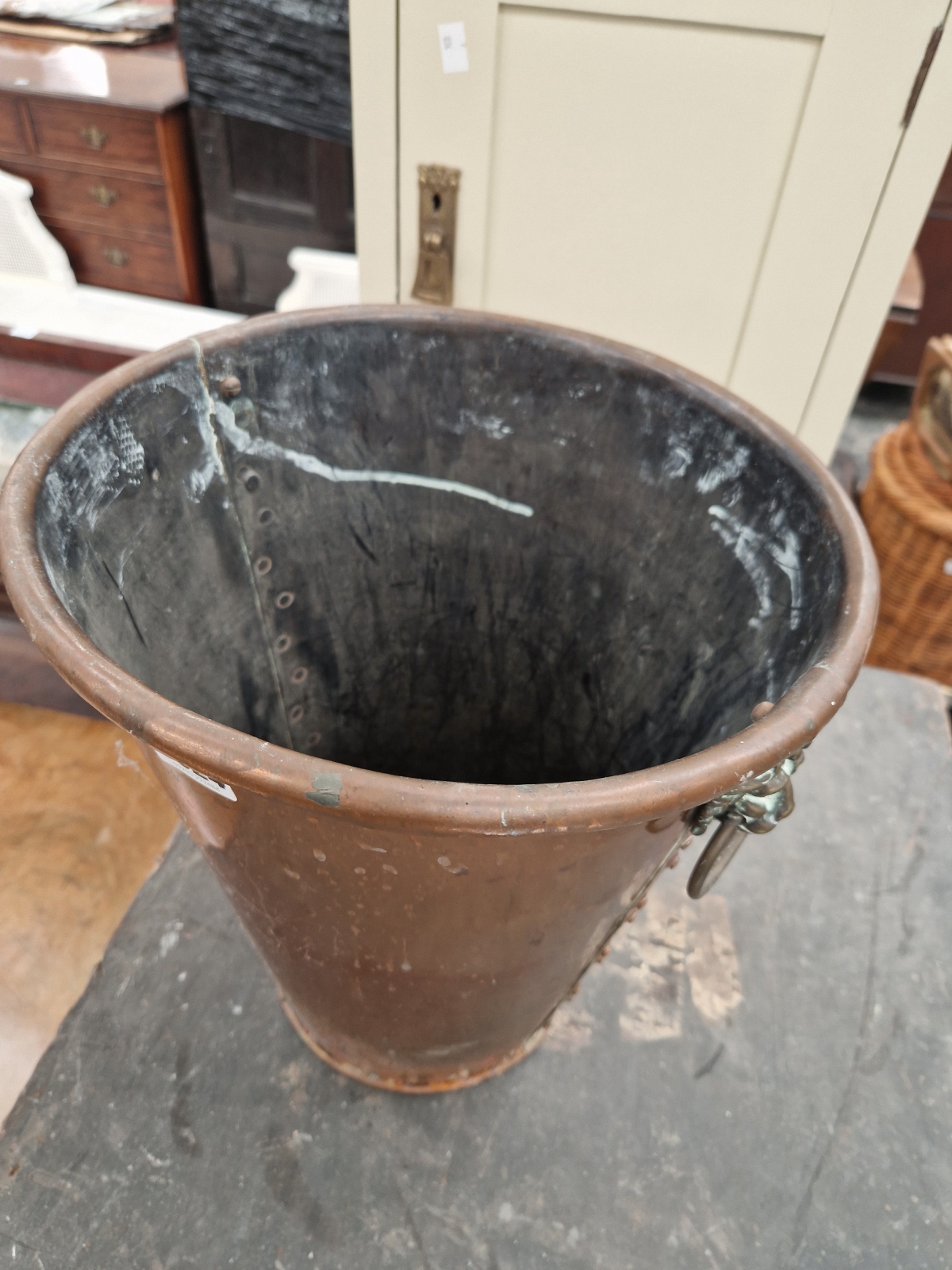 A COP[PER TAPERING CYLINDRICAL FIRE BUCKET WITH BRASS LION MASK AND RING HANDLES - Image 2 of 6