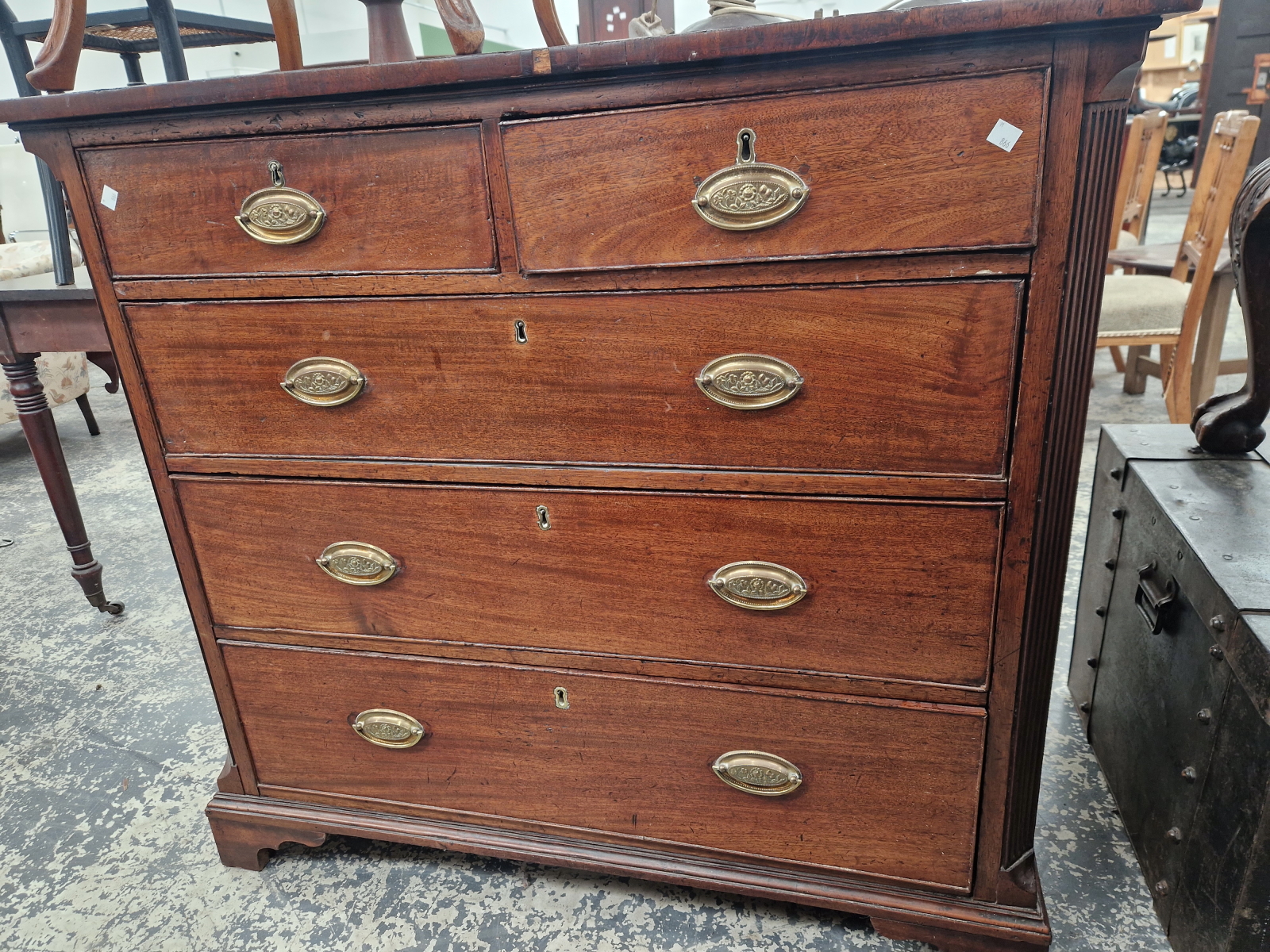A GEORGIAN CROSS BANDED MAHOGANY CHEST OF TWO SHORT AND THREE LONG DRAWERS ON BRACKET FEET.   W - Image 8 of 8