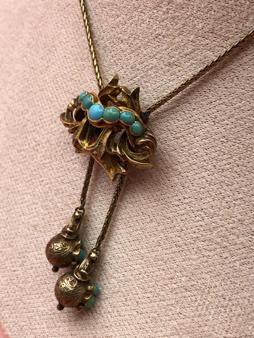 AN ANTIQUE VICTORIAN TURQUOISE SET LARIET NECKLACE WITH A SMALL REVERSE GLAZED MEMORIAL PANEL. - Image 3 of 6