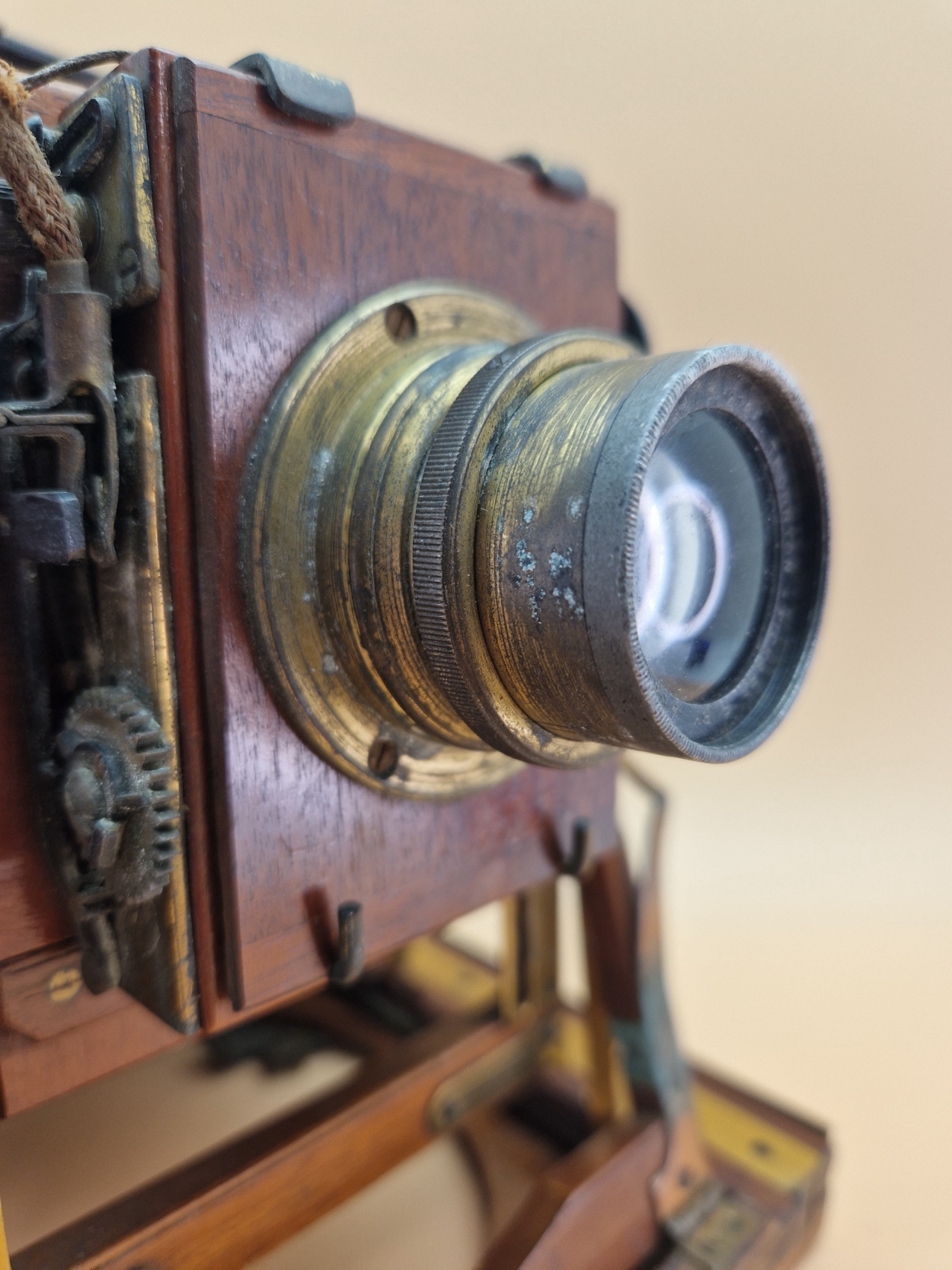 A THORNTON PICKARD MAHOGANY CASED PLATE CAMERA - Image 3 of 9