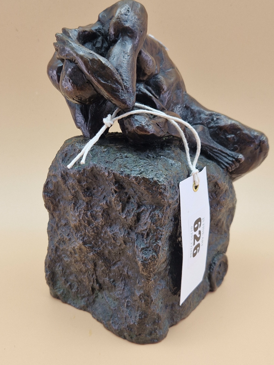 FELIPE GONZALEZ, A CONTEMPORARY BRONZE SCULPTURE OF A NAKED MAN CROUCHED ON A ROCK. H 18cms. - Image 4 of 7