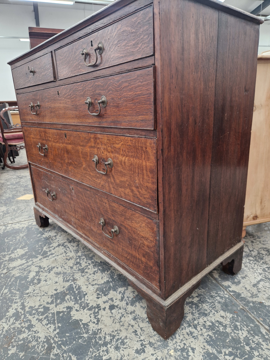 A 19th C. OAK CHEST OF TWO SHORT AND THREE GRADED LONG DRAWERS ON BRACKET FEET. W 123 x D 56 x H - Image 5 of 6