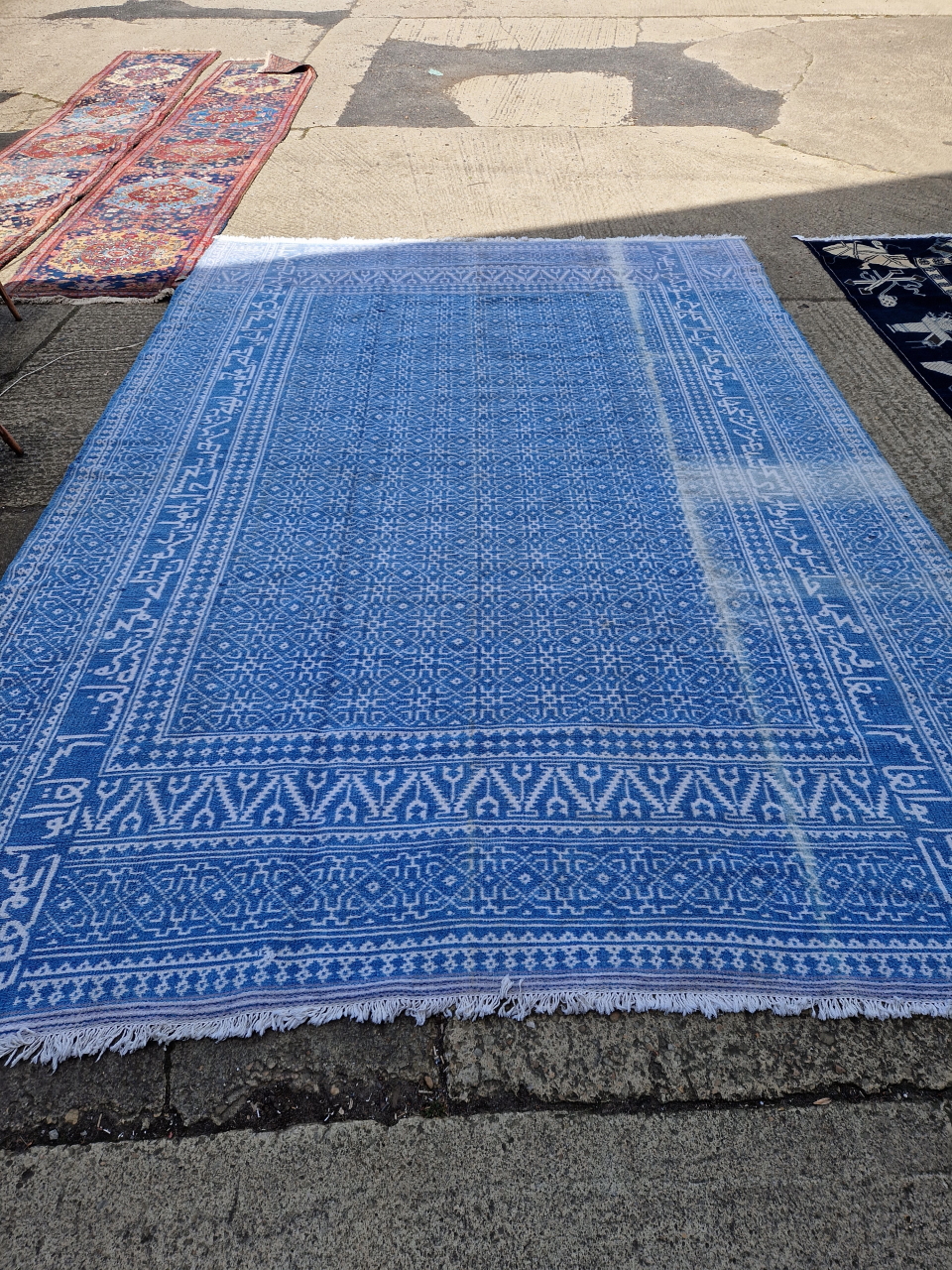 AN UNUSUAL PERSIAN FLAT WOVEN CARPET WITH INSCRIPTIONS 425 x 292 cm