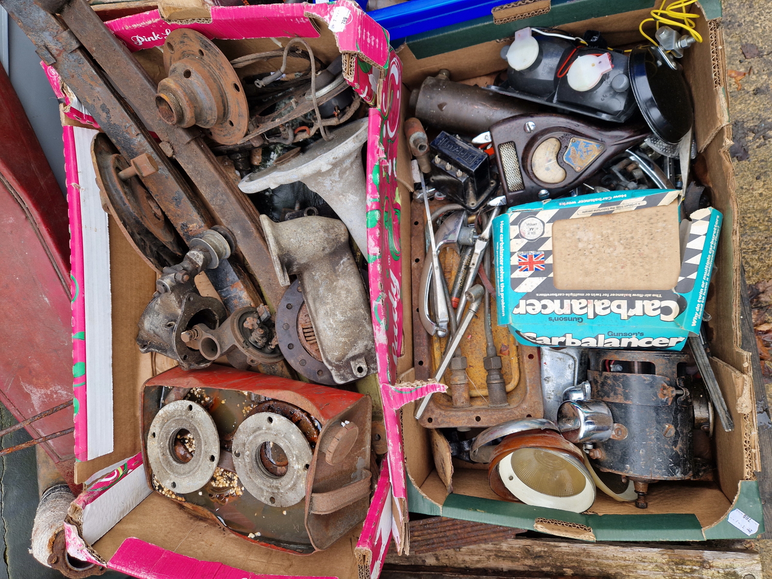 A COLLECTION OF VINTAGE AUSTIN SEVEN AND OTHER CAR PARTS/ SPARES ETC - Image 2 of 8