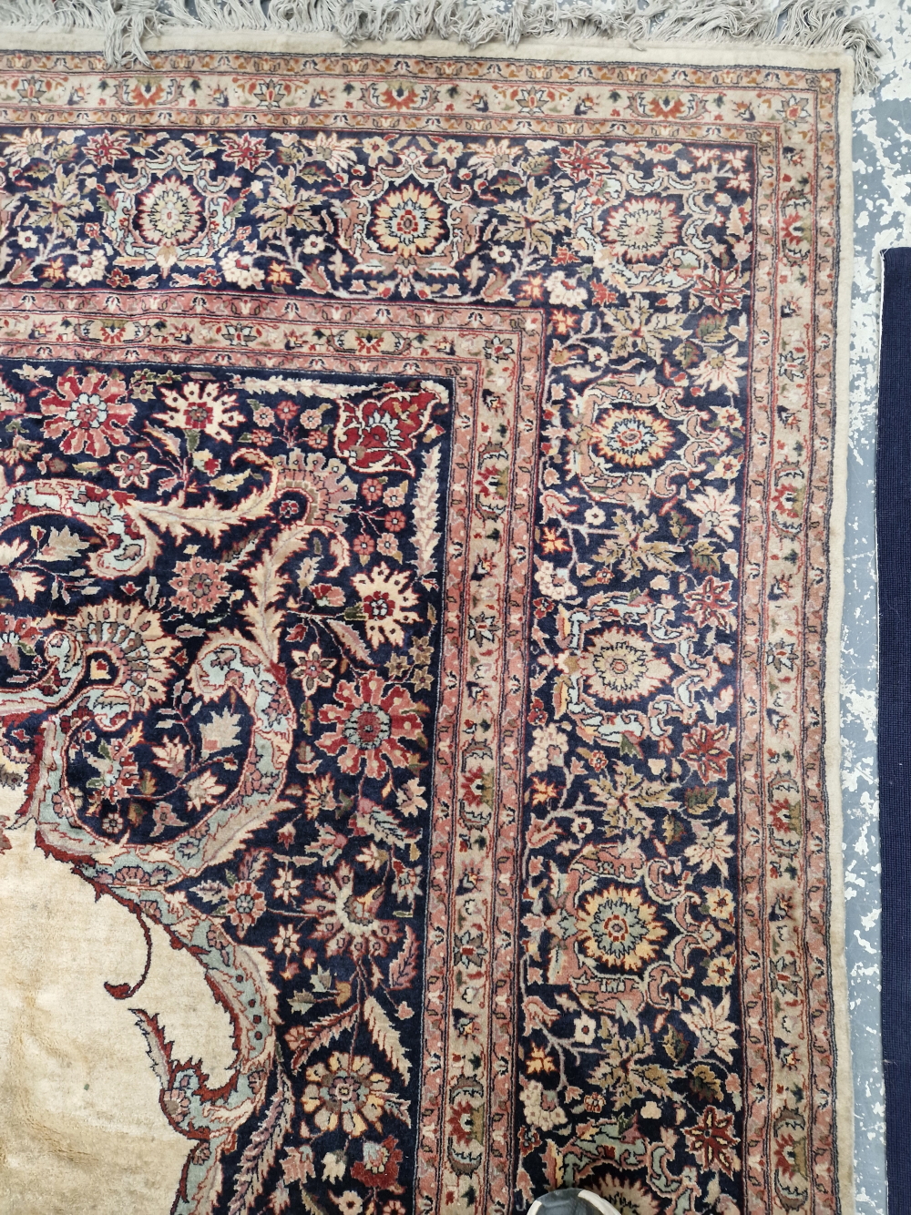 AN ORIENTAL CARPET OF CLASSIC PERSIAN DESIGN 370 x 274 cm. - Image 8 of 10