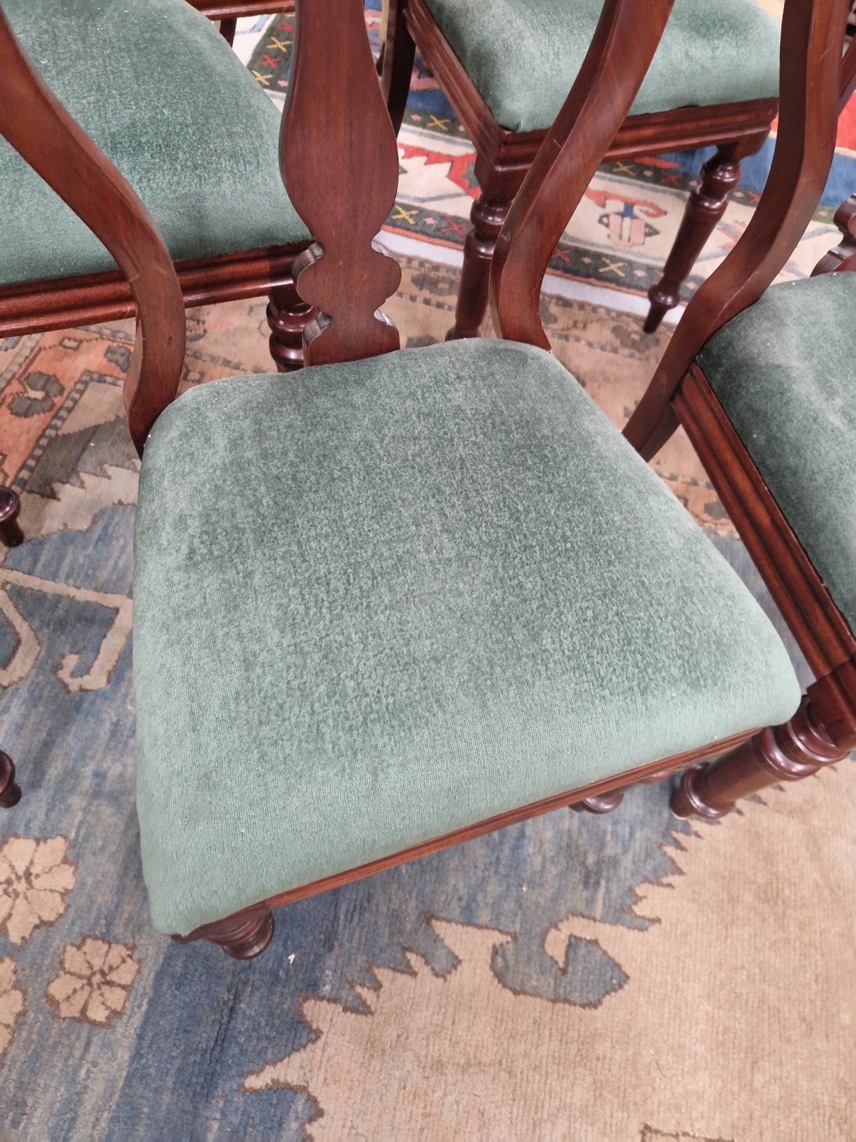 A SET OF SIX LATE VICTORIAN MAHOGANY BALLOON BACKED CHAIRS WITH GREEN DROP IN SEATS TURNED - Image 7 of 8