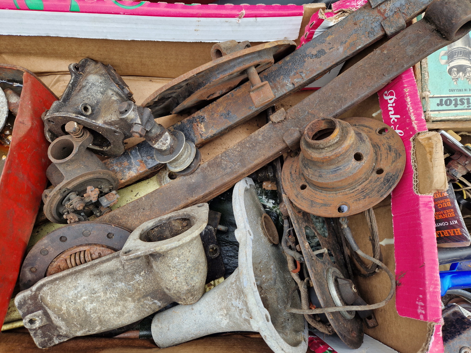 A COLLECTION OF VINTAGE AUSTIN SEVEN AND OTHER CAR PARTS/ SPARES ETC - Image 5 of 8