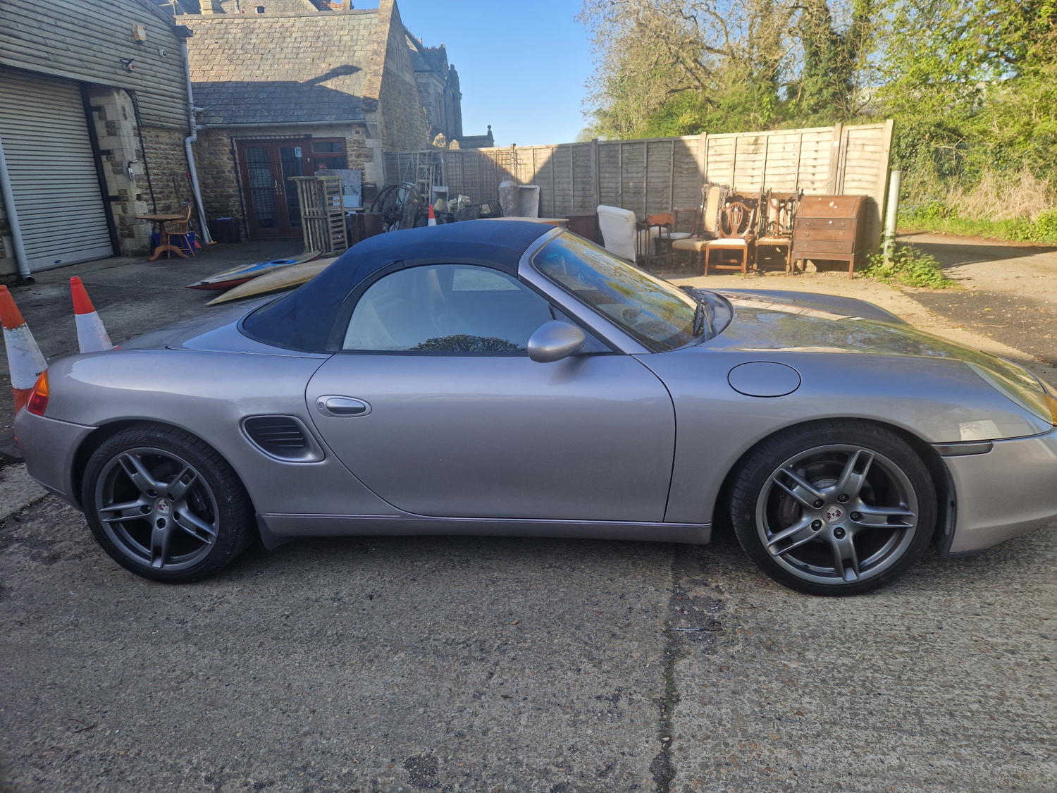 PORSCHE BOXTER CONVERTIBLE 2002. 129,000 MILES. NEW MOT. MUCH SERVICE HISTORY, OWNERS MANUAL. GOOD - Image 2 of 7