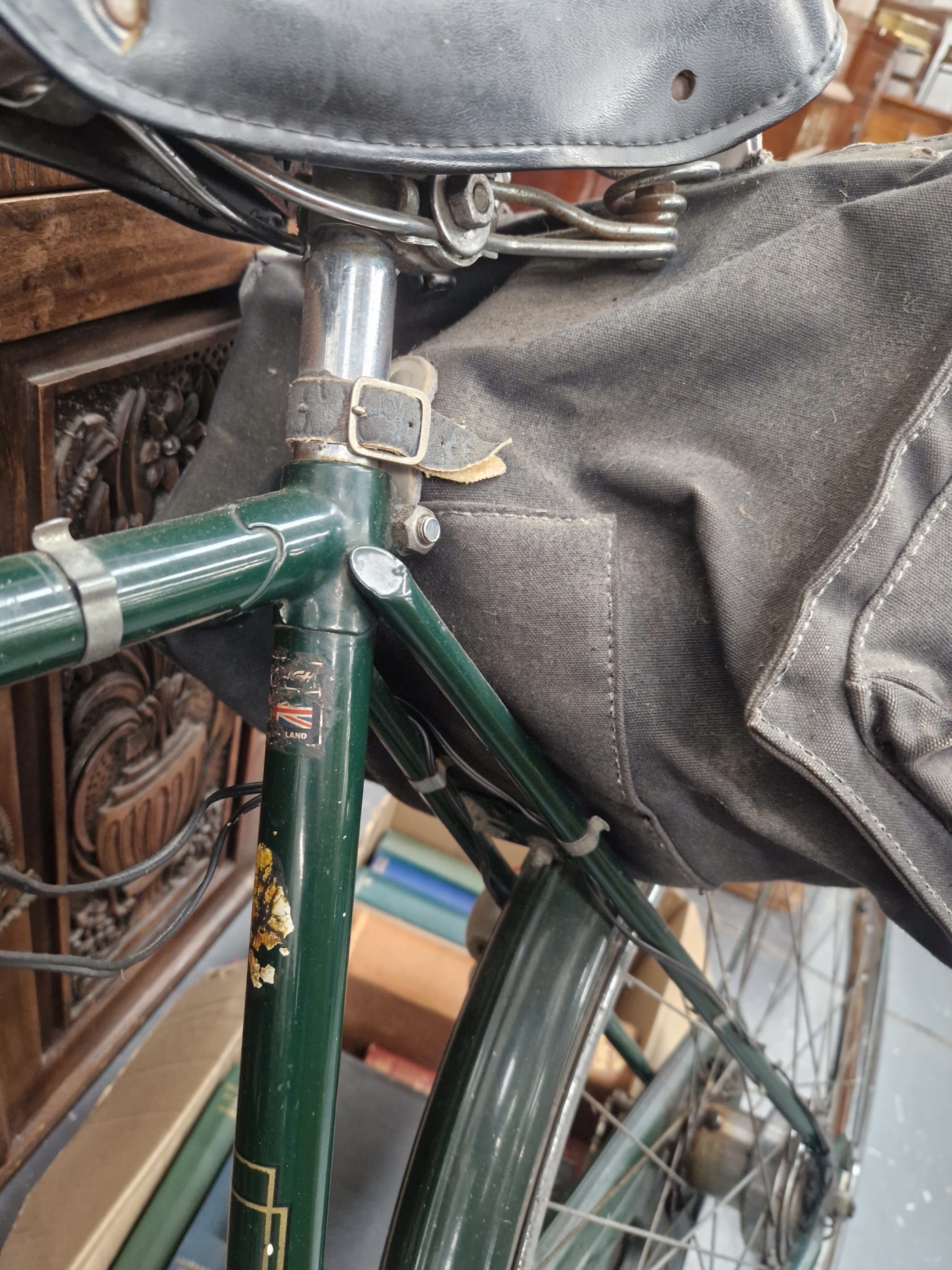 A GENTS GREEN RALEIGH THREE SPEED BICYCLE - Image 4 of 4
