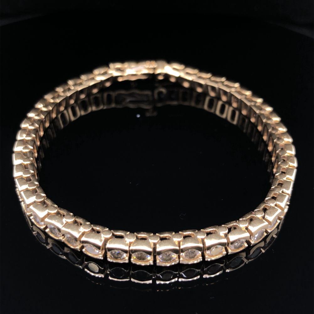 A DIAMOND LINE BRACELET. THE BRACELET WITH FORTY-SIX SLIGHTLY GRADUATED ROUND BRILLIANT CUT DIAMONDS - Image 2 of 15
