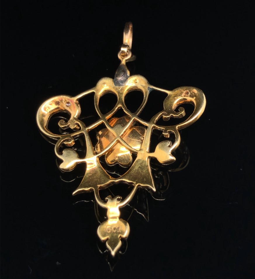 AN ANTIQUE ART NOUVEAU 15ct GOLD AND SEED PEARL. DROP LENGTH INCLUDING BAIL 4.4cms. - Image 4 of 4