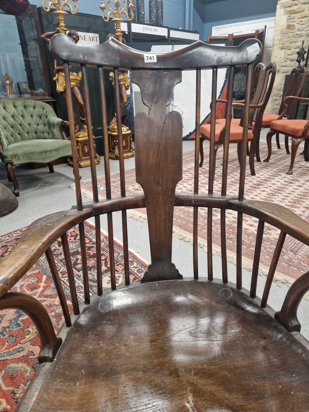 AN 18TH / 19TH CENTURY COUNTRY MADE WINDSOR TYPE CHAIR WITH SHAPED CREST RAIL AND BALUSTER BACK - Image 3 of 10