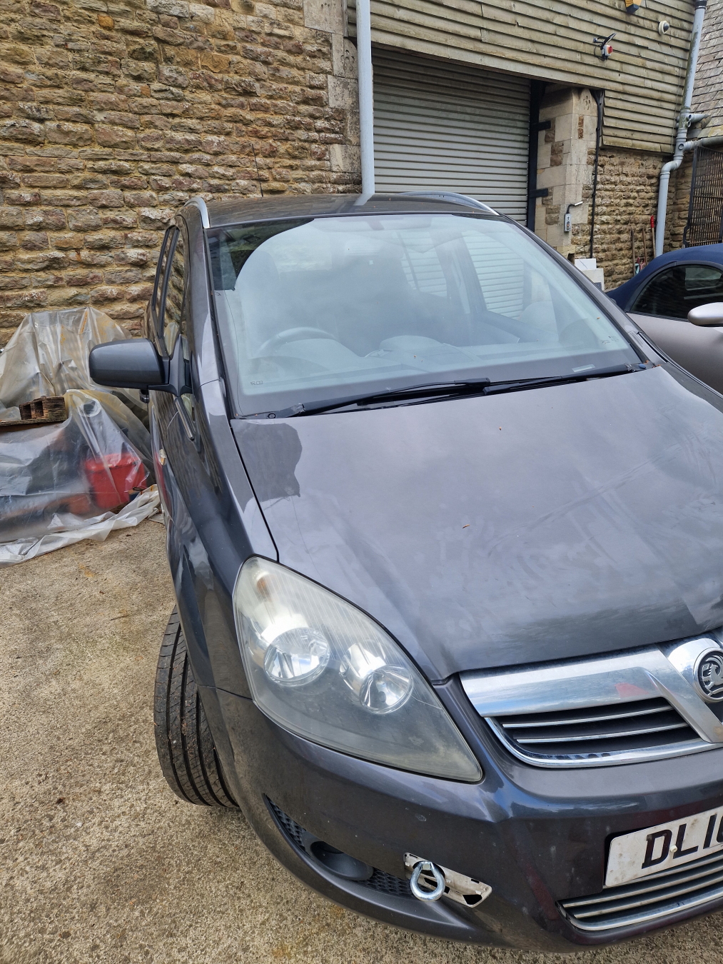 A 2010 VAUXHALL ZAFIRA 1.8 PETROL FOR SPARES OR REPAIRS (NON RUNNER) WITH 2 MONTHS MOT. - Image 2 of 7
