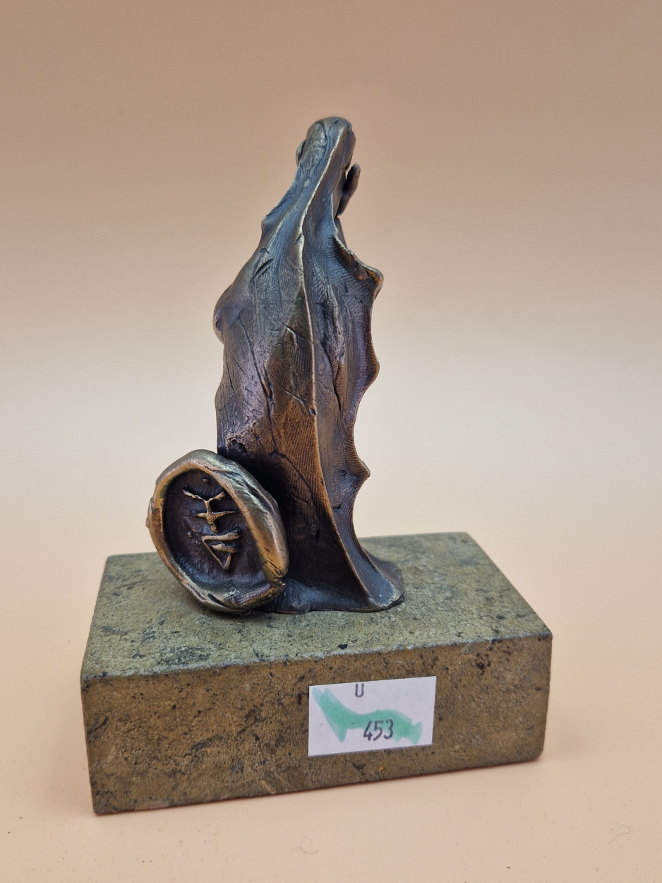 FELIPE GONZALEZ, A CONTEMPORARY BRONZE FIGURE OF A LADY GESTURING WITH ONE HAND TO HER HEAD AS SHE - Image 2 of 2