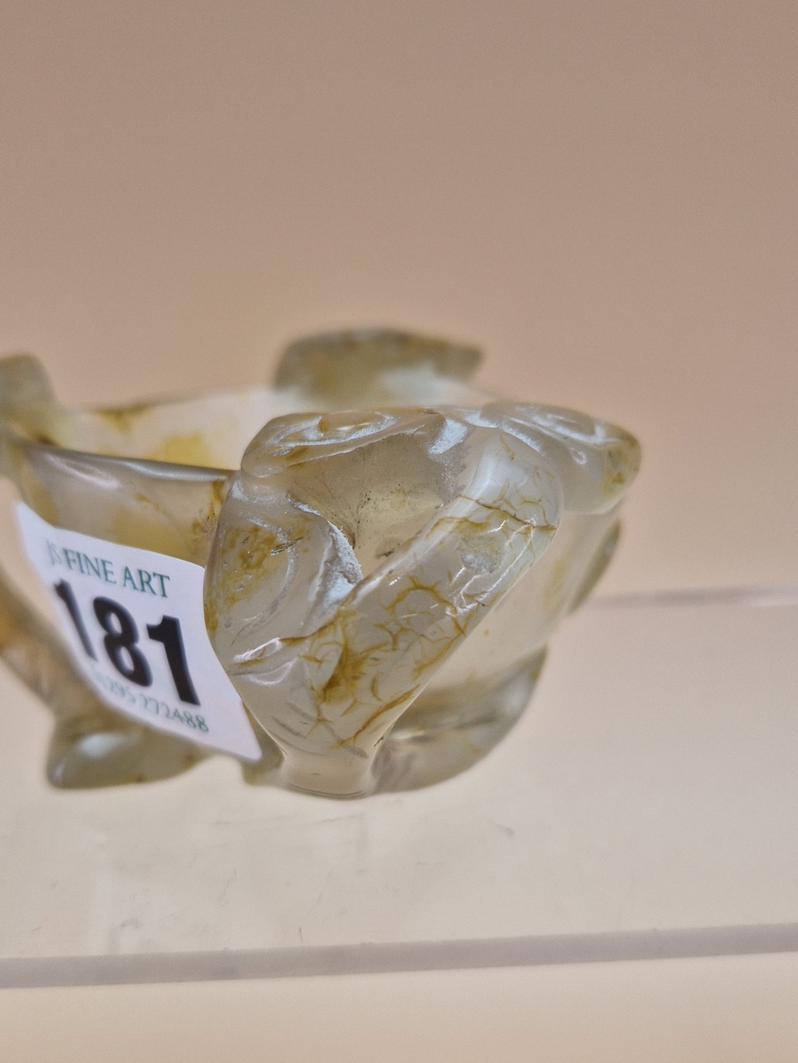 A CHINESE AGATE BOWL, THE SIDES PIERCED AND CARVED WITH THREE LINGZHIH FUNGUS, THE GREY STONE WITH - Image 3 of 11