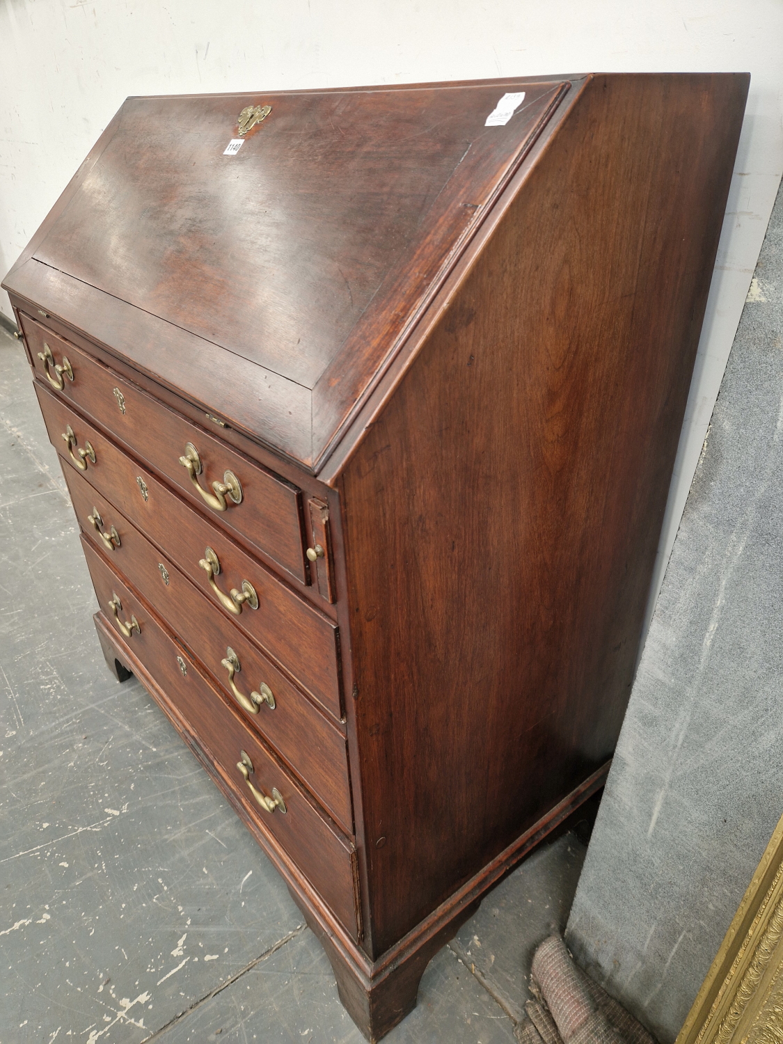 A GEORGE III FRUIT WOOD BUREAU, THE FALL ABOVE FOUR GRADED DRAWERS - Image 6 of 6