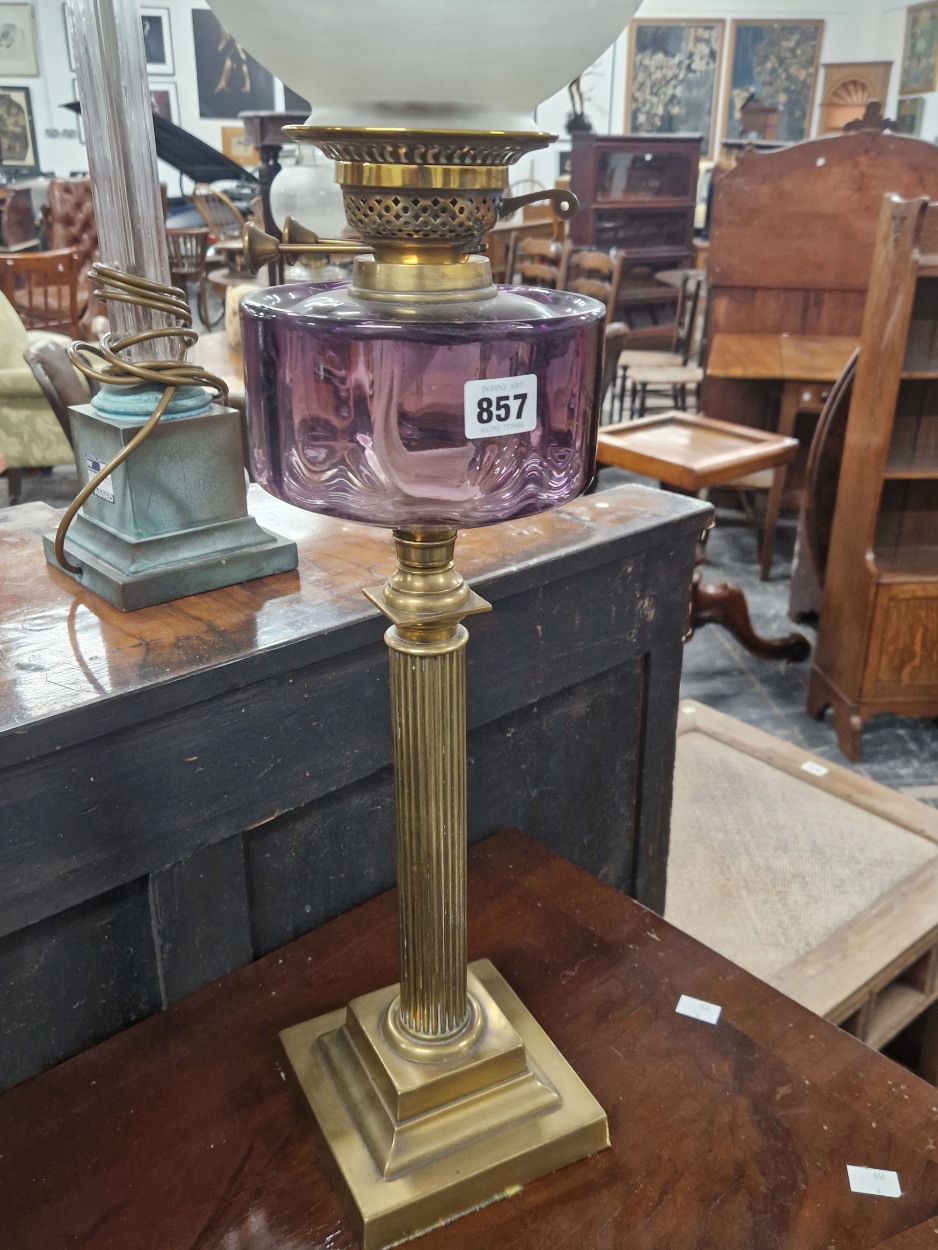 TWO OIL LAMPS WITH COLOURED GLASS RECEIVERS ON REEDED BRASS COLUMNS AND TOGETHER WITH A MARBLE AND - Image 4 of 9