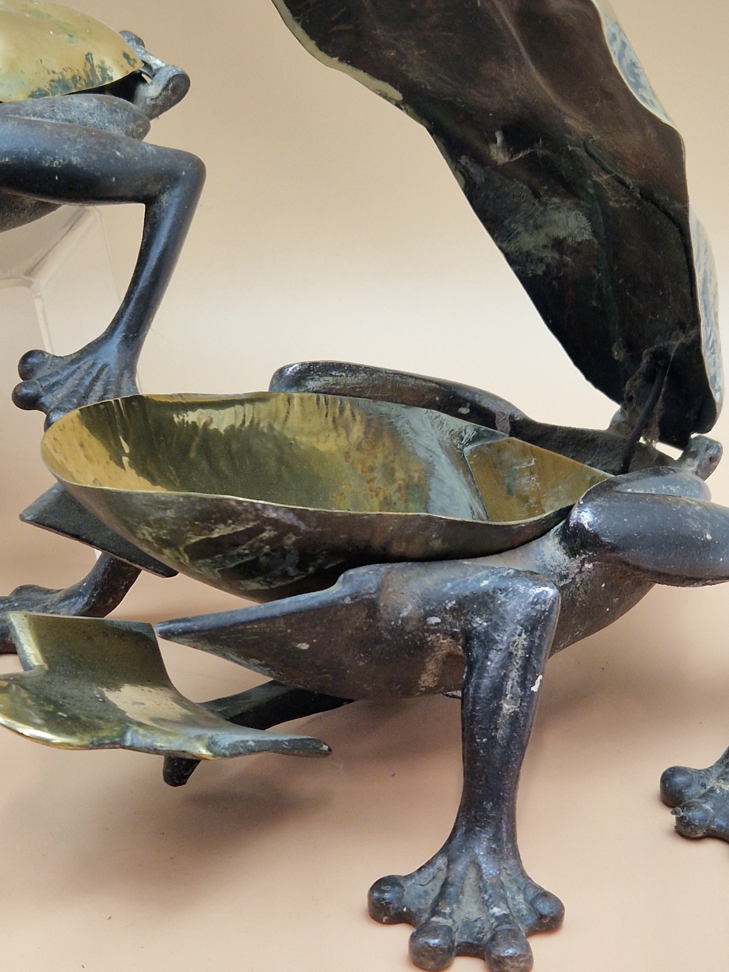 A PAIR OF BRASS AND IRON FROG FORM SPITTOONS, THE BRASS BODIES OPENING WITH THE AID OF TONGUE - Image 5 of 7