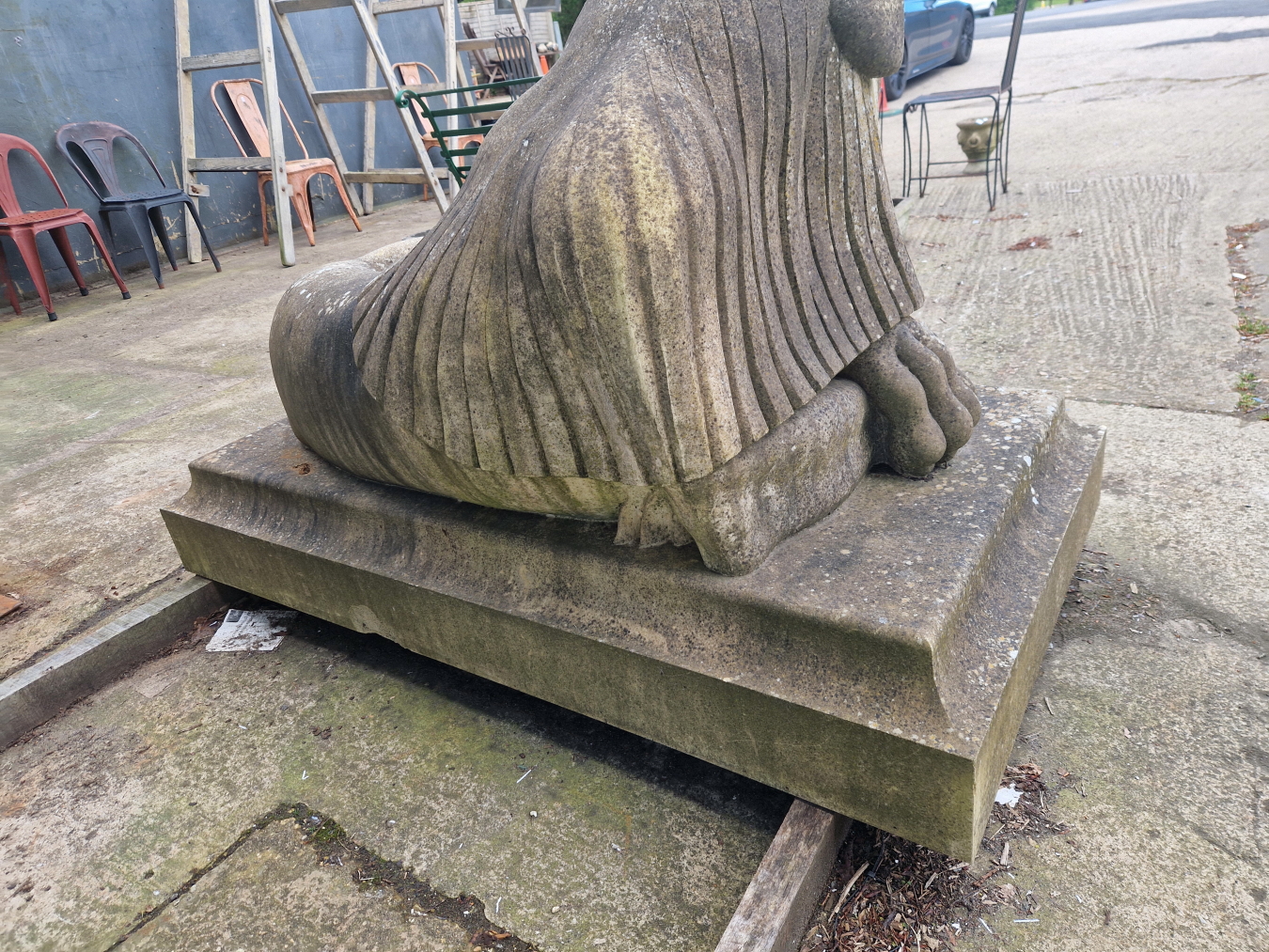 AN IMPRESSIVE PAIR OF RECONSTITUTED STONE ART DECO STYLISED RECUMBENT LIONS. - Image 9 of 13
