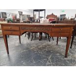A LATE 19th/EARLY 20th C. FRENCH ROSEWOOD WRITING TABLE, THE LEATHER INSET TOP ABOVE FIVE BANDED