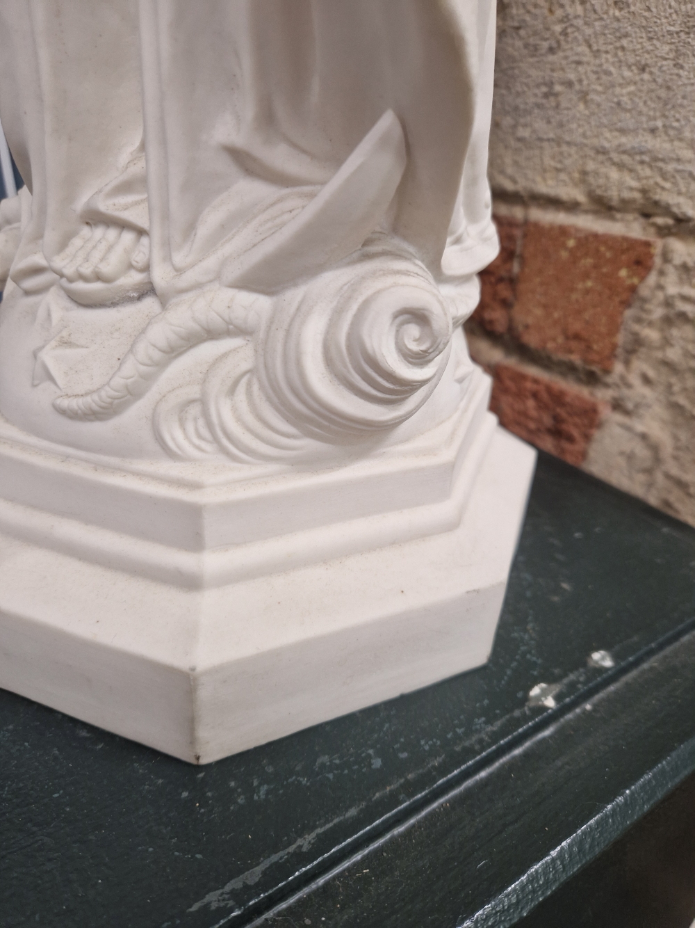 A ROBINSON AND LEADBEATER PARIAN FIGURE OF THE VIRGIN MARY WEARING A GARLAND OF ROSES IN HER HAIR AS - Image 15 of 22