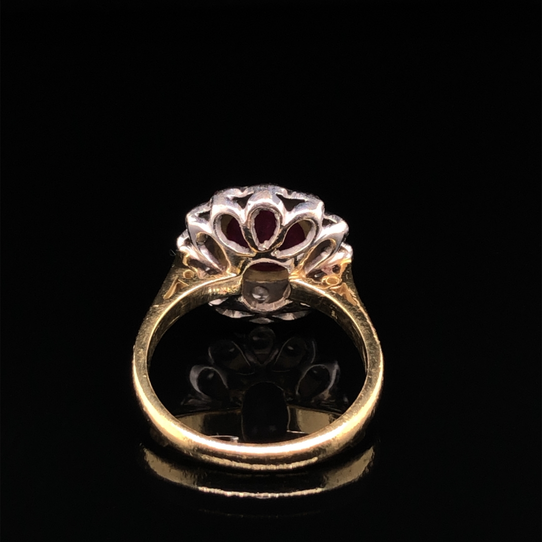 AN 18ct HALLMARKED GOLD RUBY AND DIAMOND OVAL SHAPED CLUSTER RING. THE SINGLE MEDIUM TO DARK - Image 8 of 20