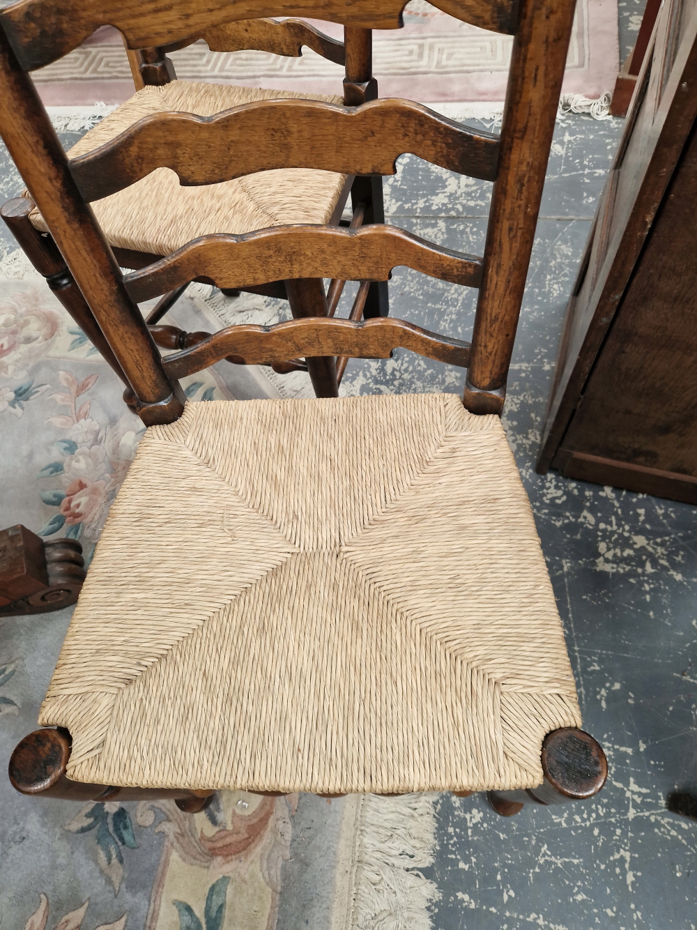 A SET OF SIX OAK LADDER BACK CHAIRS WITH RUSH DROP IN SEATS - Image 3 of 4