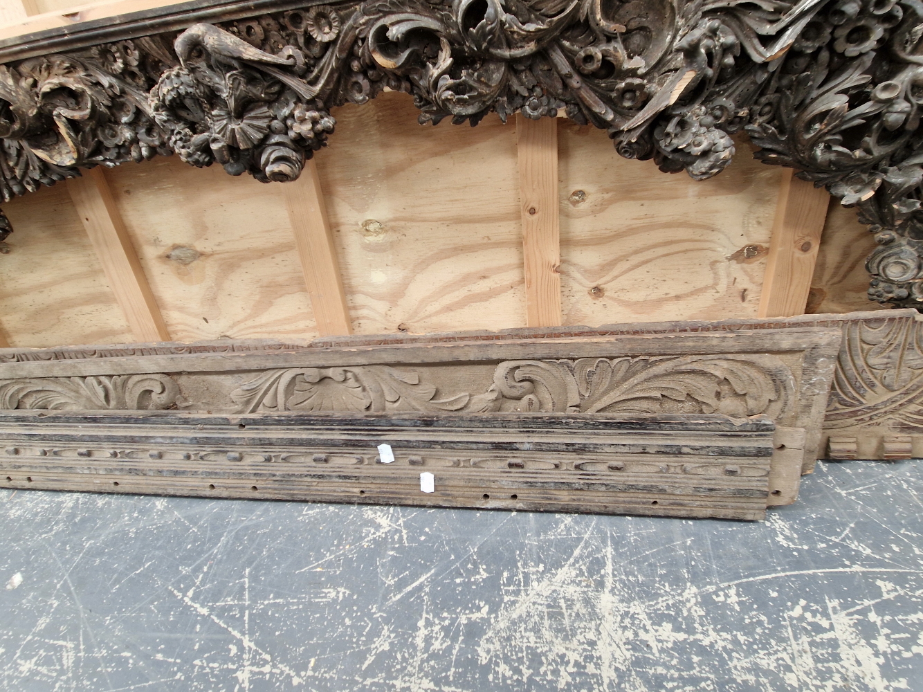 AN ANTIQUE 18TH/19TH CENTURY FRIEZE ARCH CARVED IN DELICATE DEEP RELIEF. - Image 10 of 10