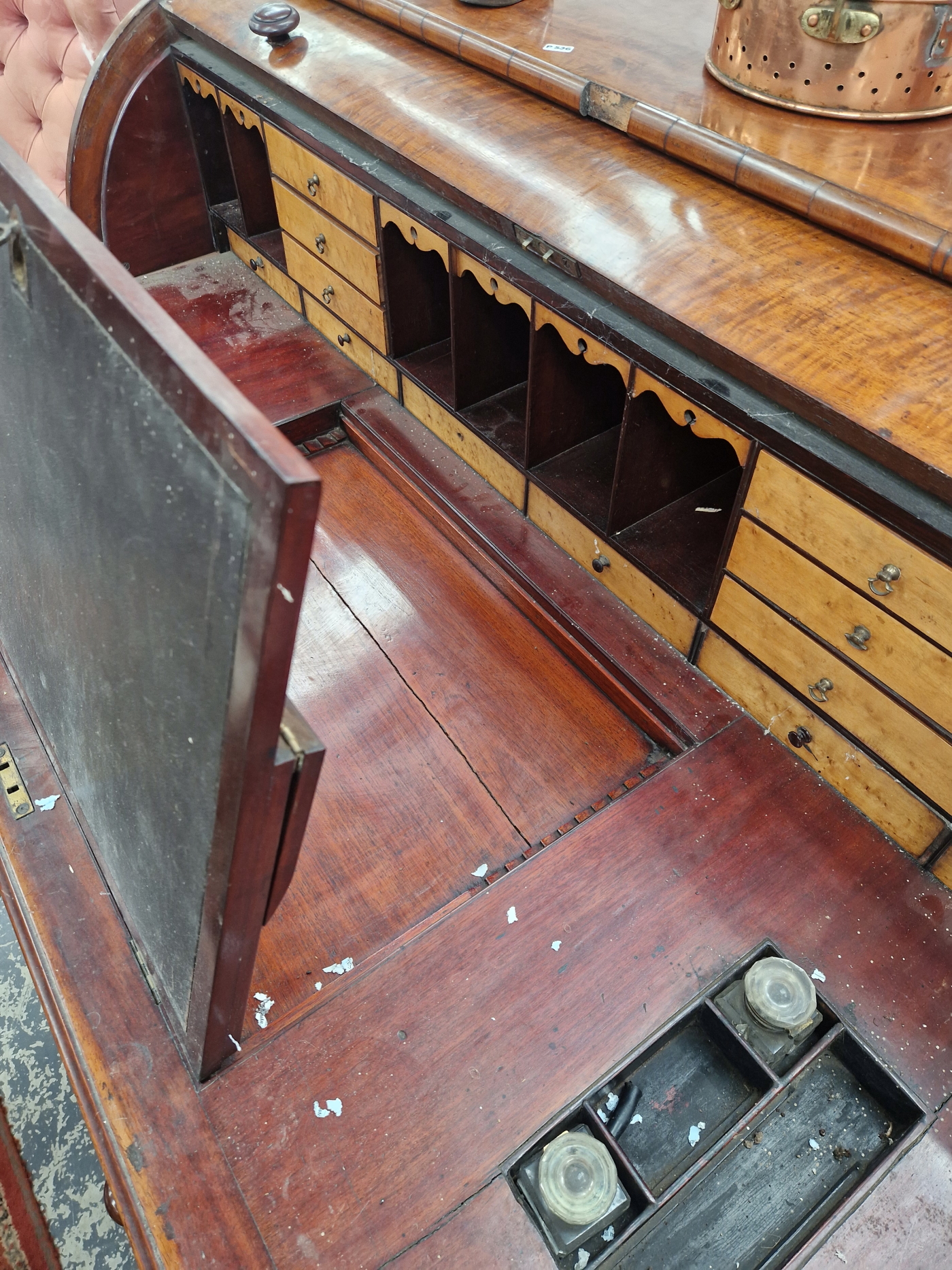 A 19th C. MAHOGANY ROLL TOP DESK WITH A CONFIGURATION OF FIVE DRAWERS ABOVE THE CYLINDRICAL LEGS - Image 6 of 9