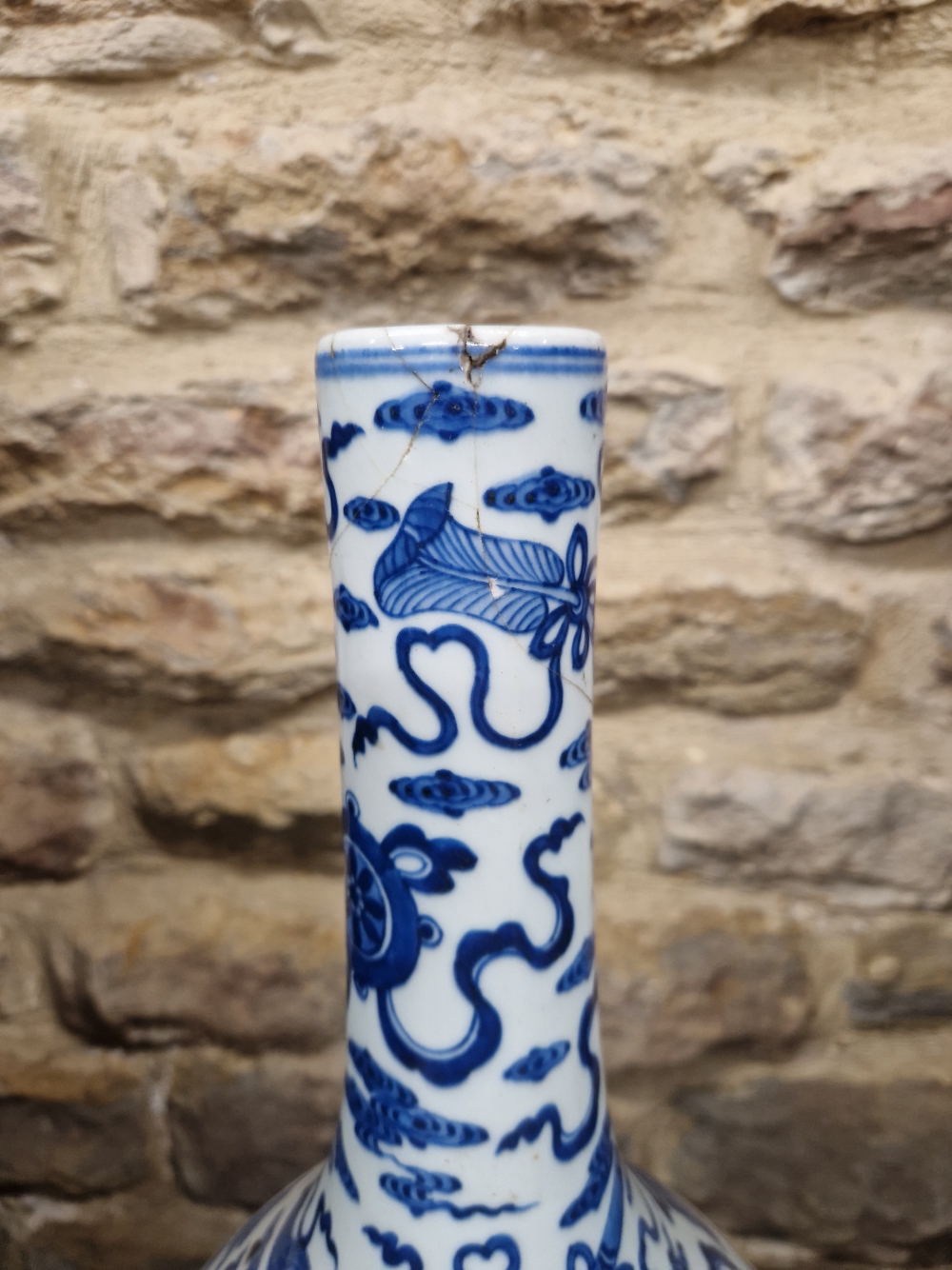 A CHINESE BLUE AND WHITE BOTTLE VASE PAINTED WITH RIBBON TIED PRECIOUS OBJECTS AMONGST CLOUDS. H - Image 18 of 18