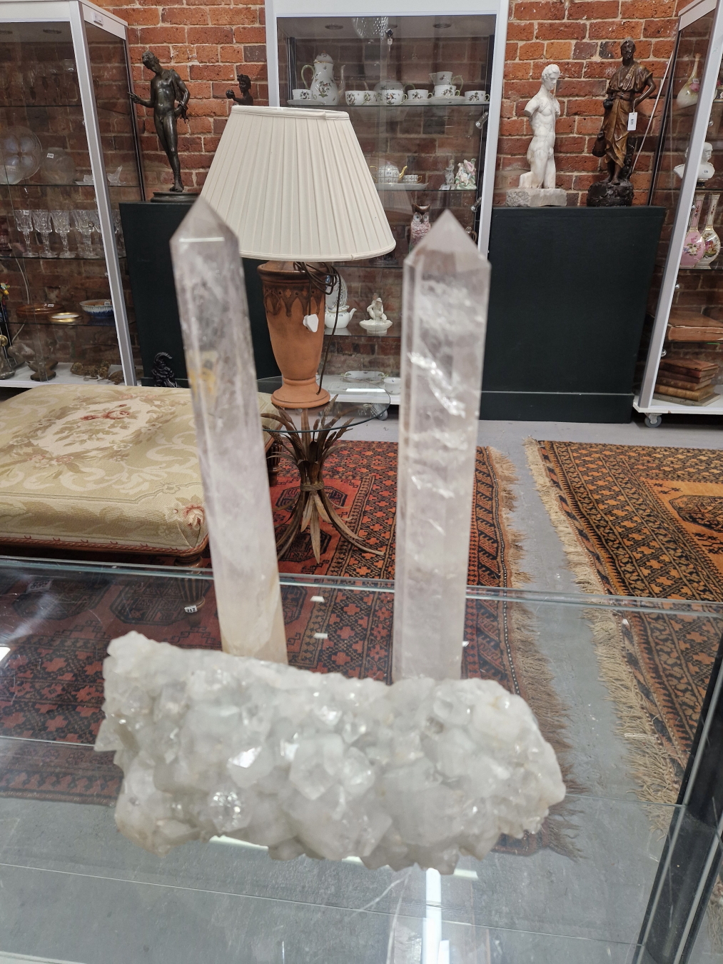 A PAIR OF CUT ROCK CRYSTAL OBELISK TOGETHER WITH A NATURAL CRYSTAL FORMATION - Image 8 of 8