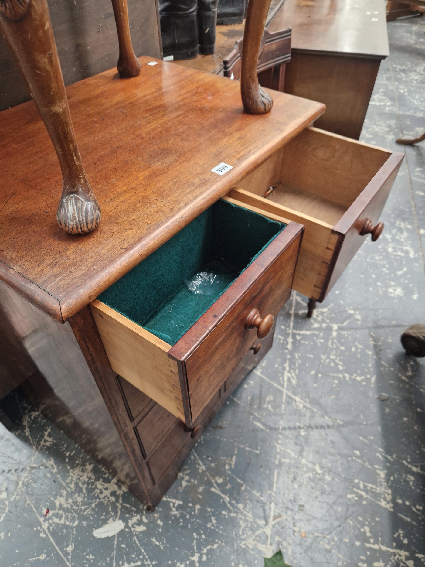 A MAHOGANY CHEST OF TWO BANKS OF FOUR DRAWERS. W 69 x D 51 x H 90cms. - Image 4 of 7