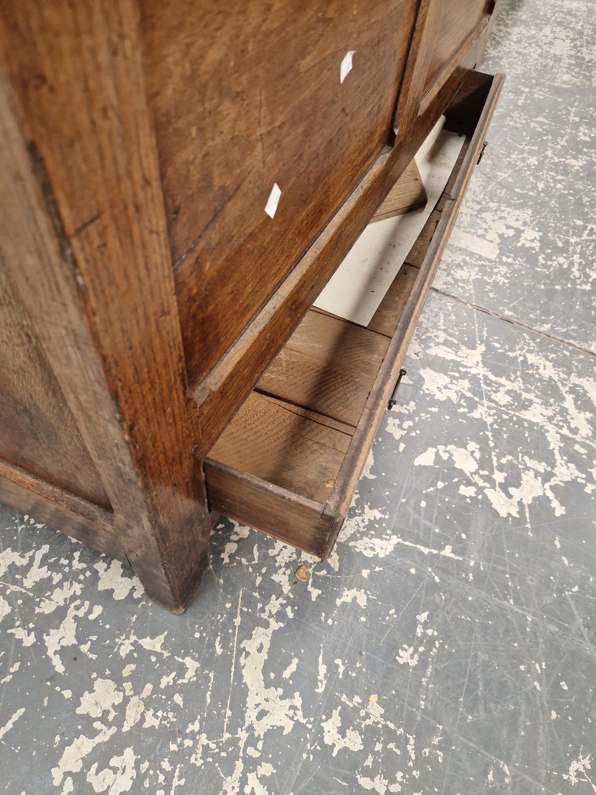 AN 18th C. OAK MULE CHEST WITH THE TWO PANELLED FRONT ABOVE A LONG DRAWER. W 112 x D 49 x H 72cms. - Image 6 of 6