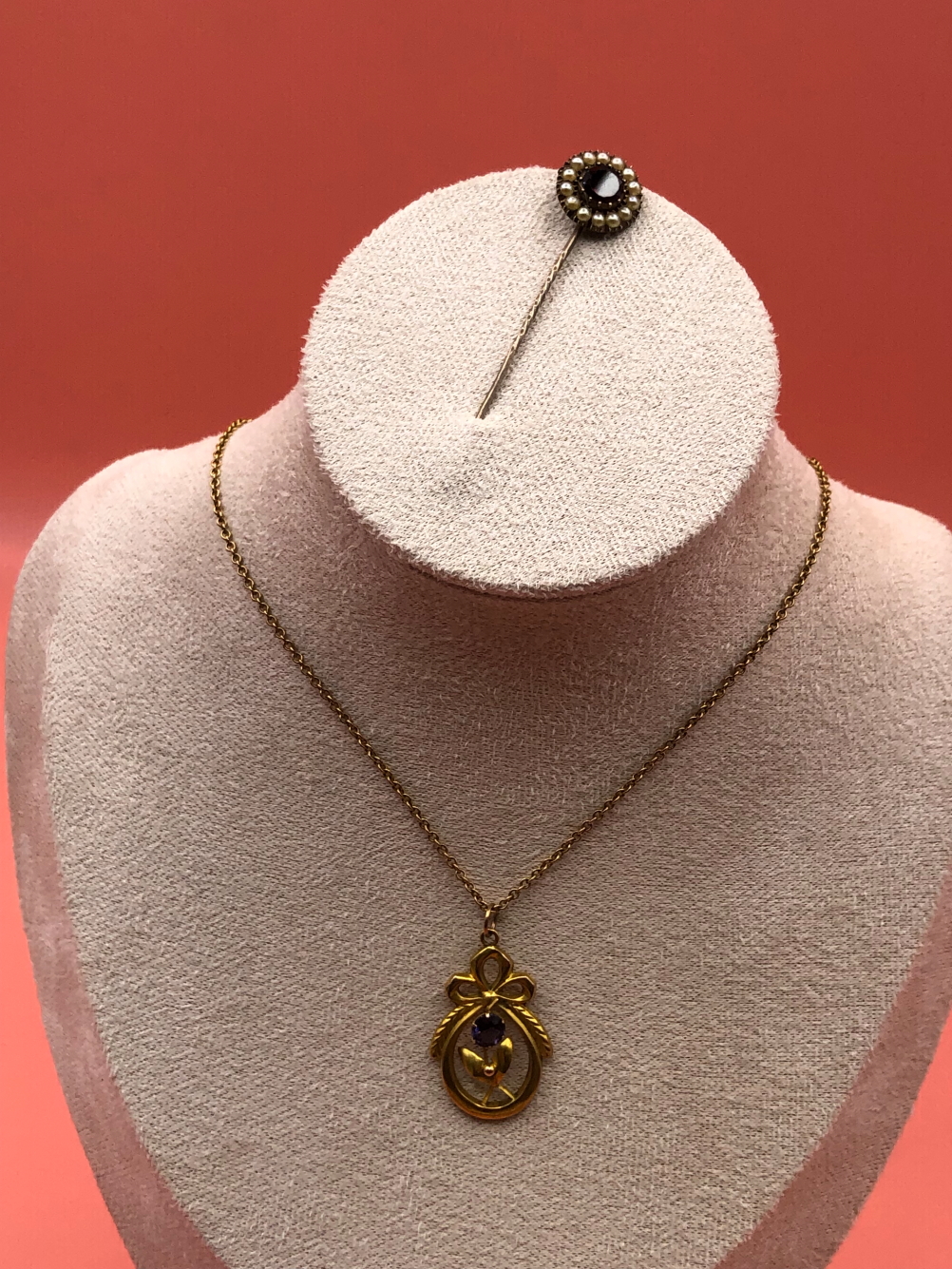 AN ANTIQUE 9ct STAMPED, WITH SPONSOR MARK A.J.C, GEMSET GARLAND PENDANT, SUSPENDED ON AN ANTIQUE 9ct - Image 3 of 6