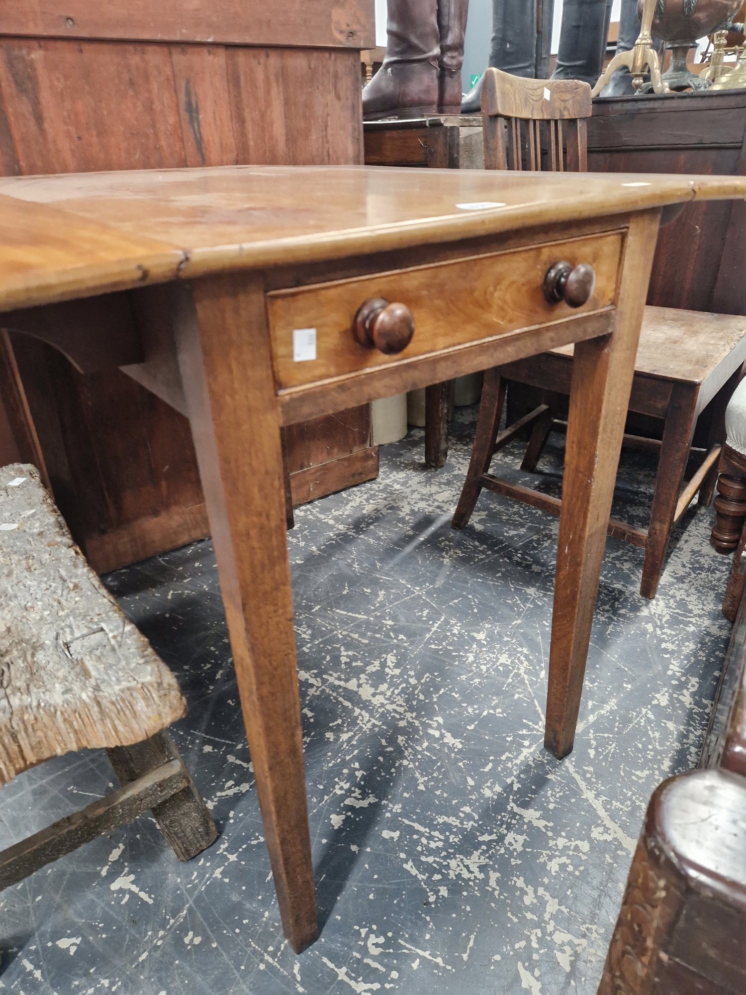 A 19th C. MAHOGANY PEMBROKE TABLE WITH A DRAWER ABOVE THE TAPERING SQUARE LEGS - Image 3 of 4