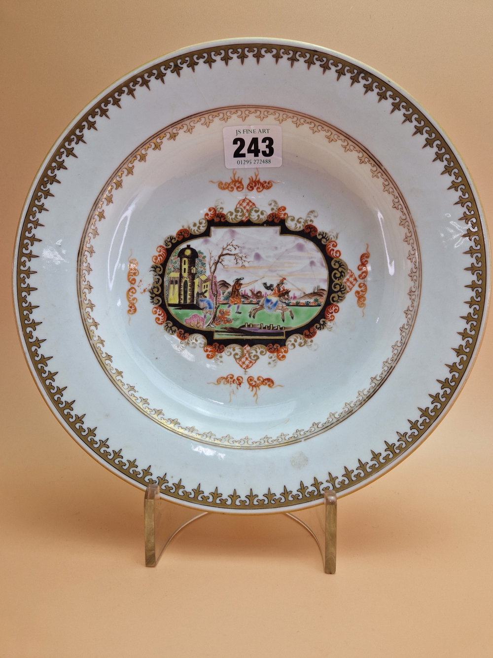 A LATE 18th C. CHINESE SOUP PLATE CENTRALLY PAINTED WITH A MEISSEN STYLE VIGNETTE OF A EUROPEAN - Image 2 of 11