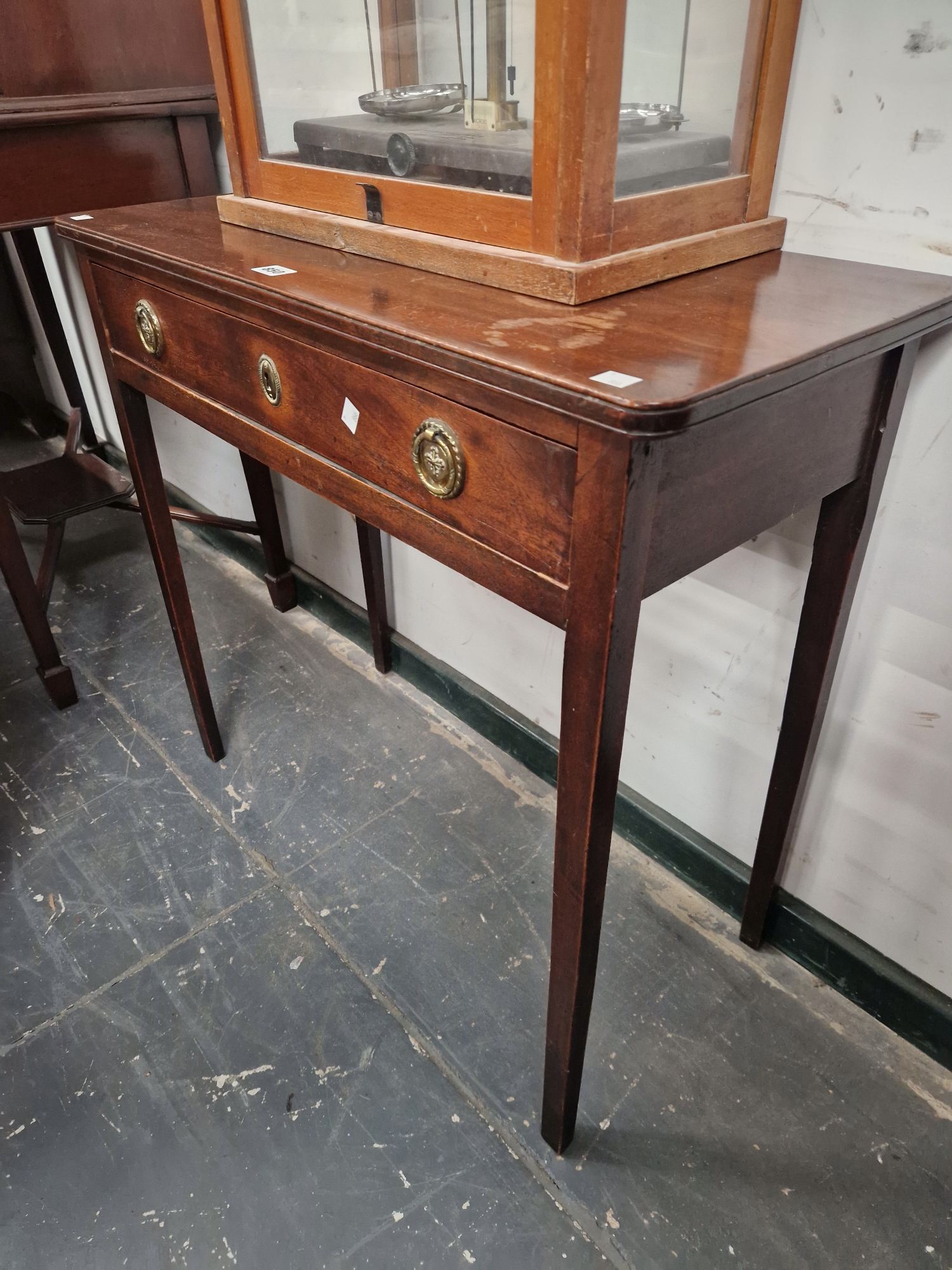 AN EARLY 19th C. MAHOGANY SIDE TABLE WITH A SINGLE DRAWER AND ON TAPERING SQUARE LEGS. W 77 x D 34.5 - Image 2 of 3