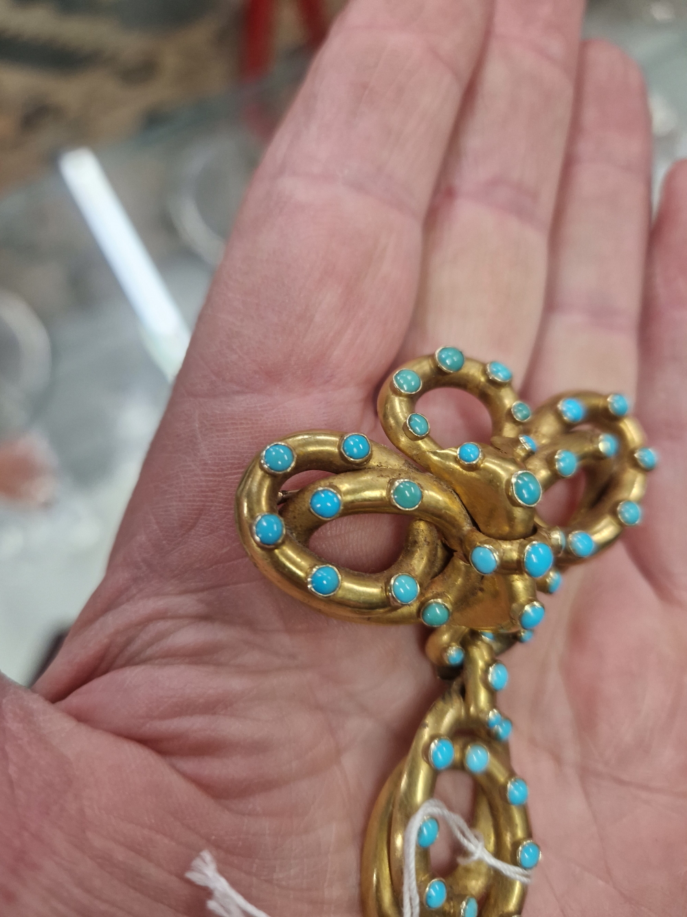 A VICTORIAN TURQUOISE SET LOVERS KNOT BROOCH WITH SERPENTINE STYLE ARTICULATED DROP AND MEMORIAL - Image 8 of 17