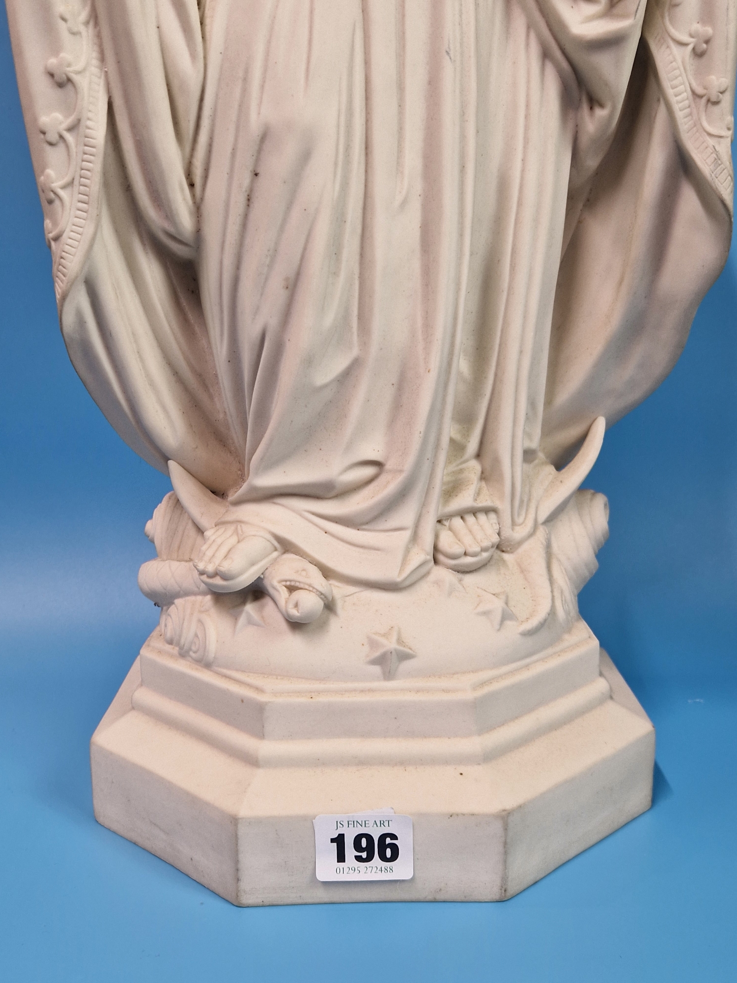 A ROBINSON AND LEADBEATER PARIAN FIGURE OF THE VIRGIN MARY WEARING A GARLAND OF ROSES IN HER HAIR AS - Image 4 of 22