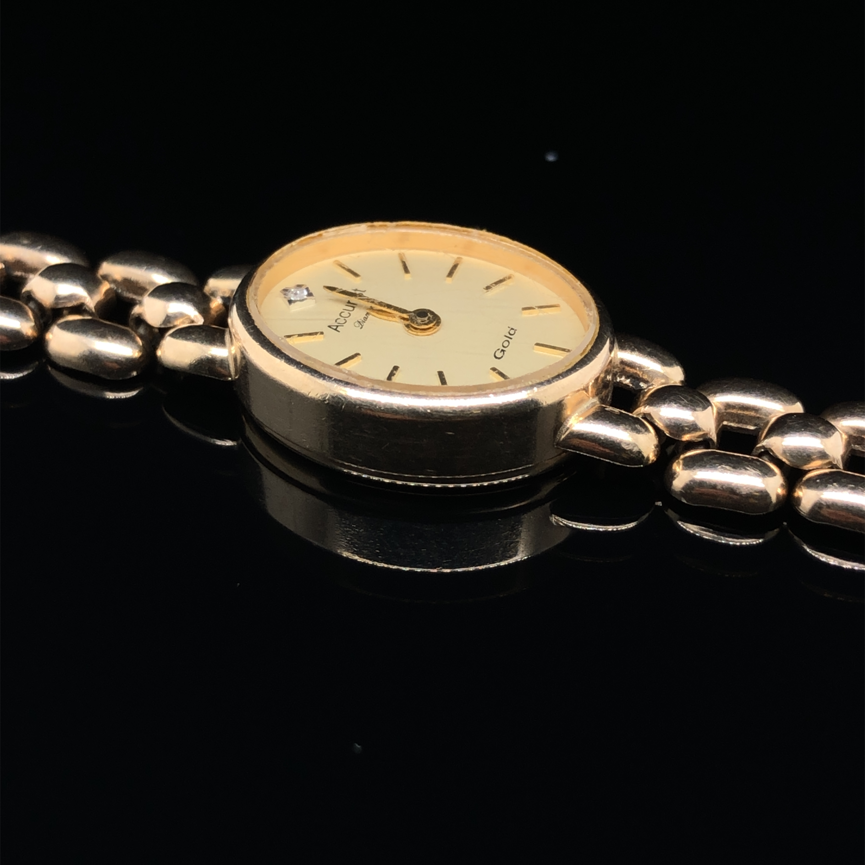 A 9ct HALLMARKED GOLD ACCURIST LADIES WRIST WATCH. GROSS WEIGHT 18.89grms. - Image 4 of 4