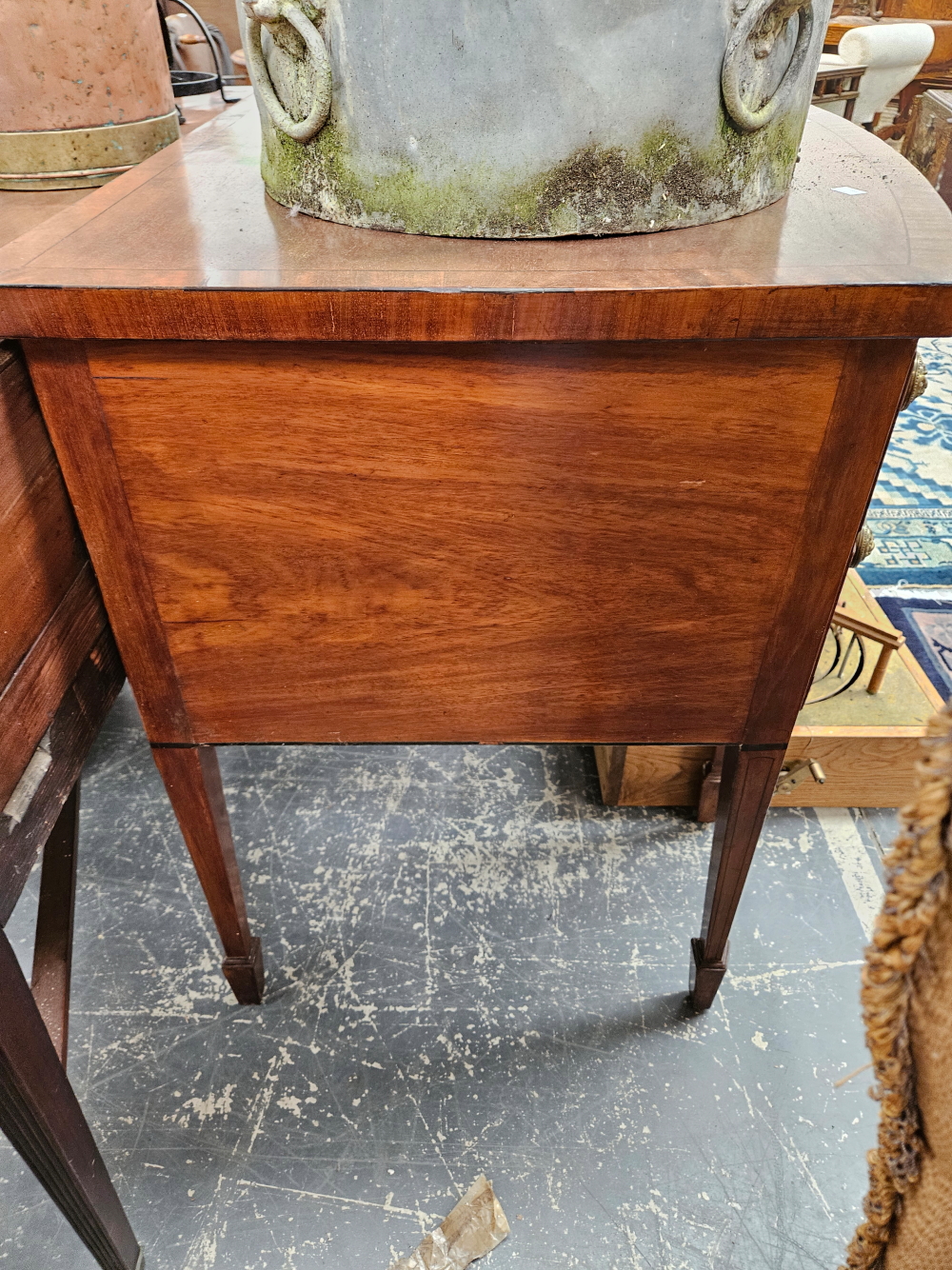 A 19TH CENTURY BOW FRONT SIDEBOARD WITH ARRANGEMENT OF DRAWERS STANDING ON SQUARE TAPERED LEGS - Image 8 of 11