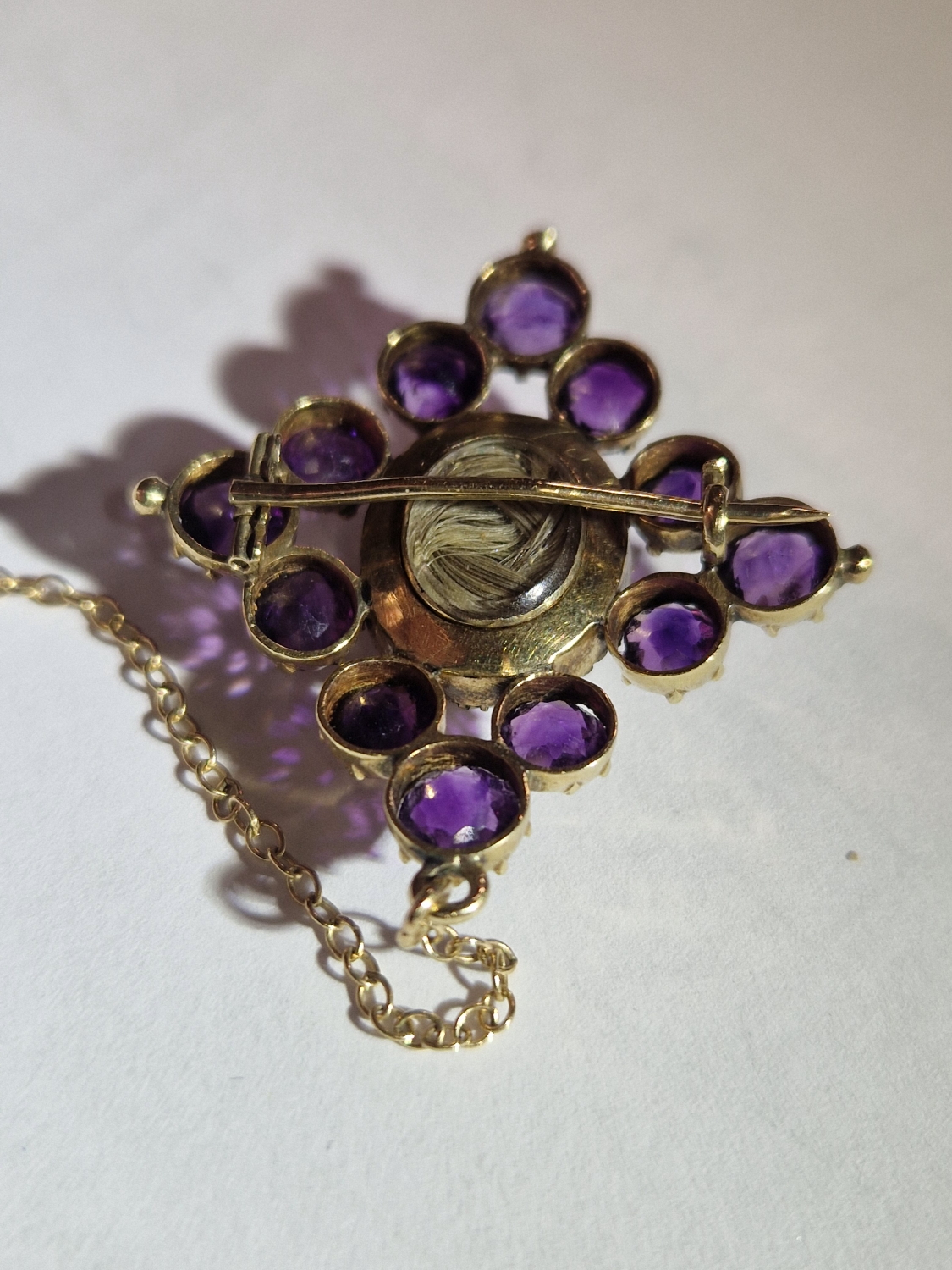 A VICTORIAN MOURNING BROOCH. THE GEMSET AND SEED PEARL BROOCH WITH A GLAZED PANEL TO THE REVERSE - Image 9 of 10
