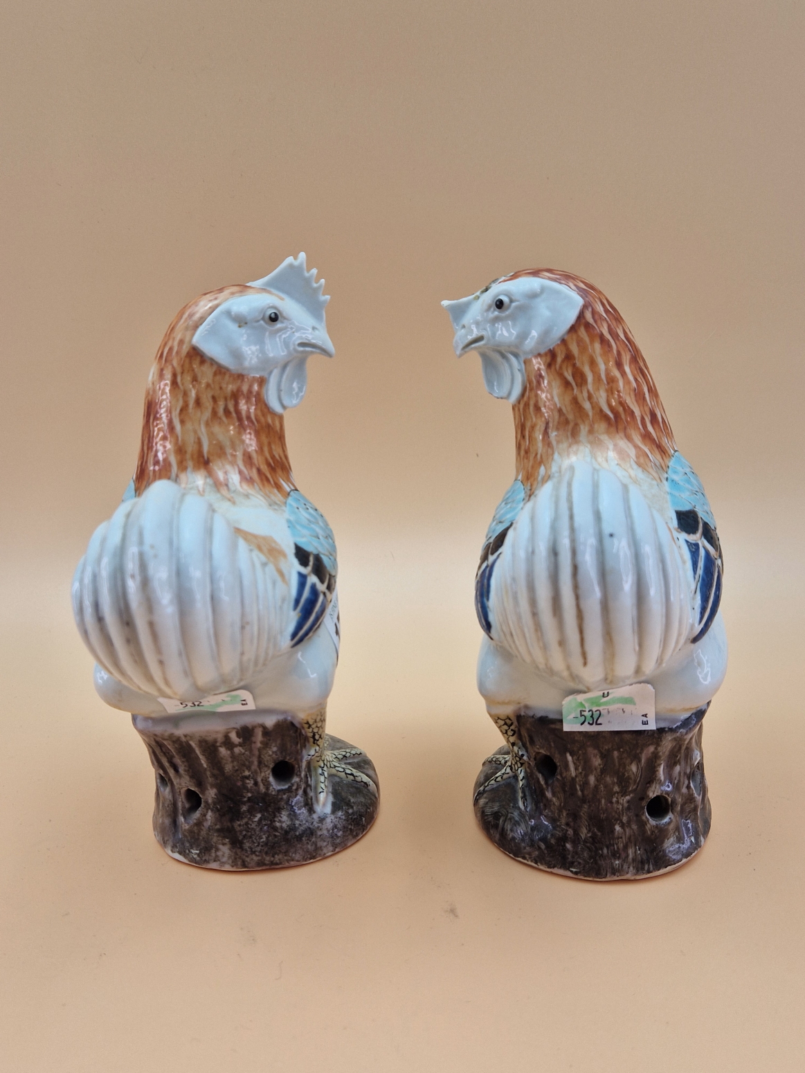 A PAIR OF CHINESE COCKERELS STANDING ON AUBERGINE PAINTED ROCKS. H 19cms. - Image 3 of 14
