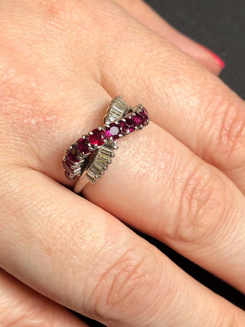 A MID 20th CENTURY RUBY AND DIAMOND RING. THE RING DESIGNED AS CROSS OVER RING, WITH A RAISED RUBY - Image 4 of 10
