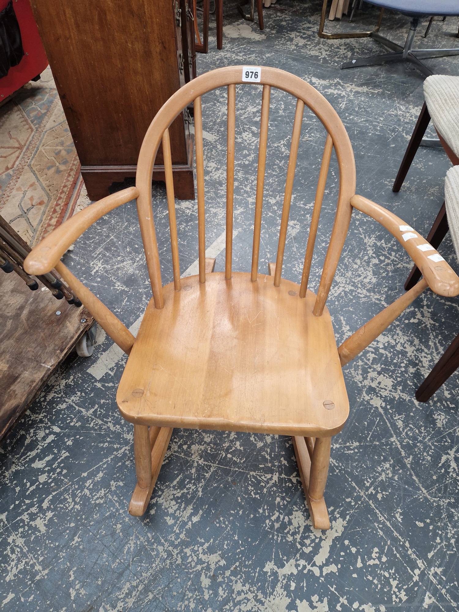 A CONTEMPORARY ERCOL TEAK ROUND ARCH STICK BACK ROCKING CHAIR WITH CURVED ARMS - Image 2 of 3