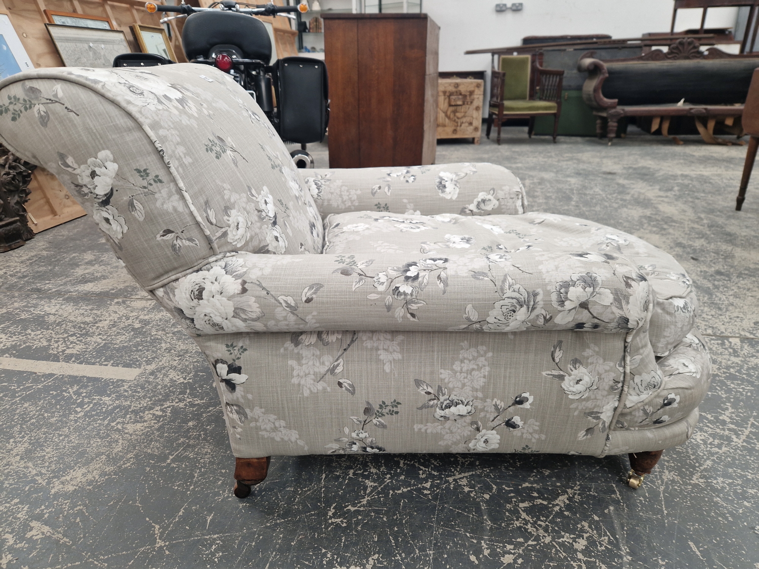 A HOWARD TYPE ARMCHAIR BY WILLIAM BIRCH UPHOLSTERED IN GREY FLORAL MATERIAL, ONE MAHOGANY BACK LEG - Image 6 of 6