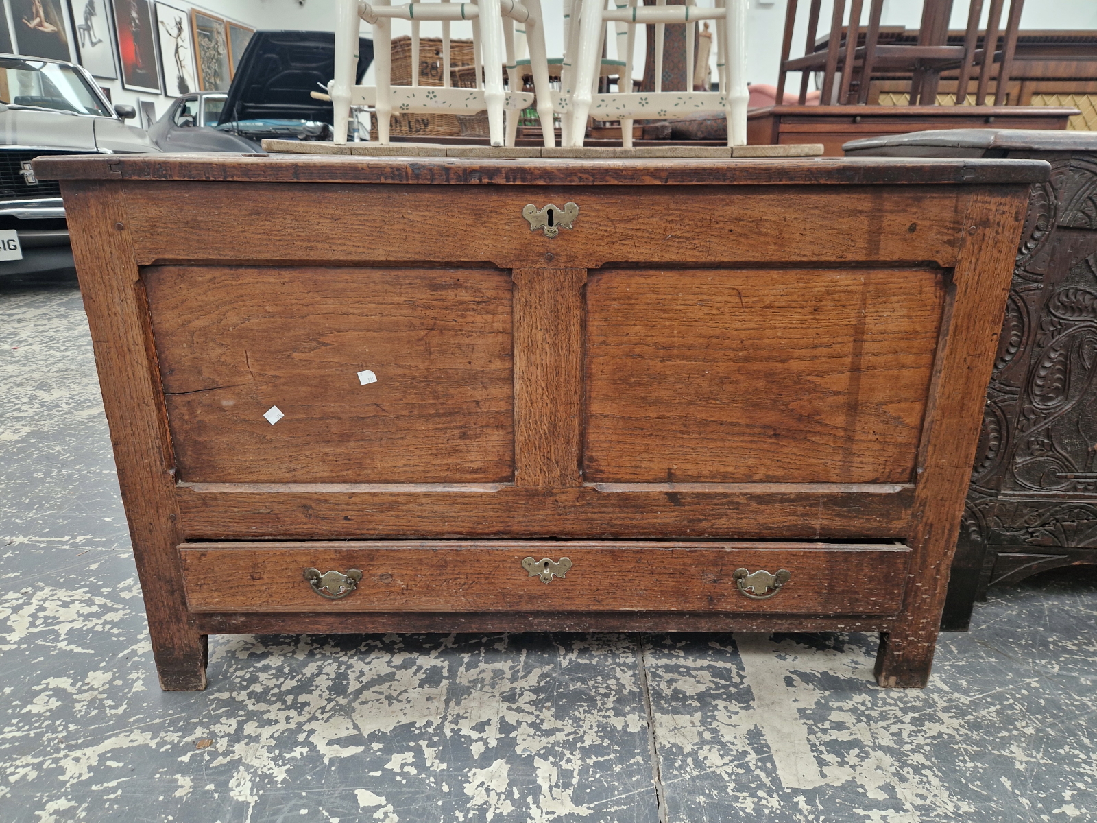 AN 18th C. OAK MULE CHEST WITH THE TWO PANELLED FRONT ABOVE A LONG DRAWER. W 112 x D 49 x H 72cms. - Image 2 of 6