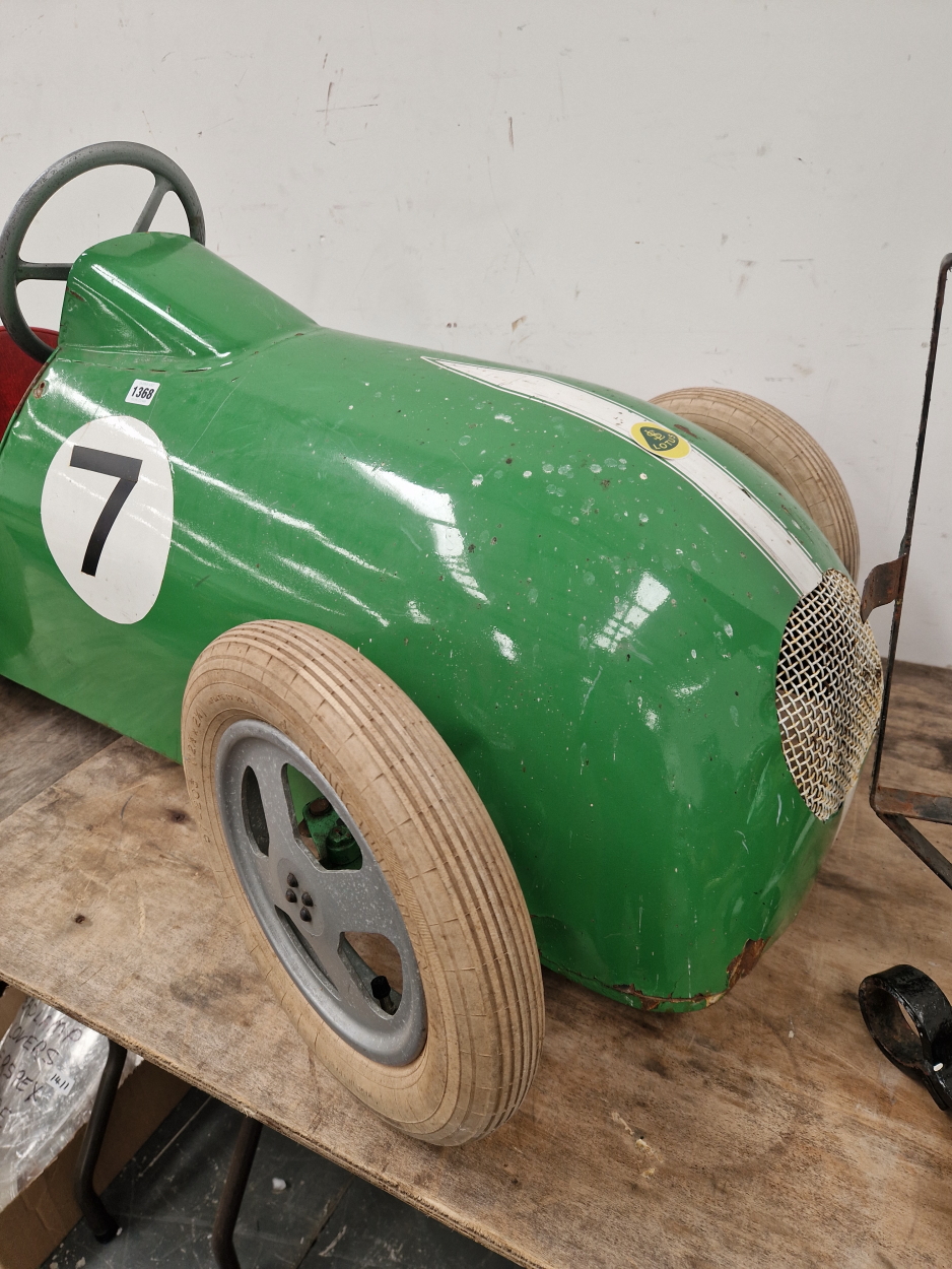 A VINTAGE CHILDS PEDAL OPERATED RACE CAR IN LOTUS LIVERY - Image 2 of 5