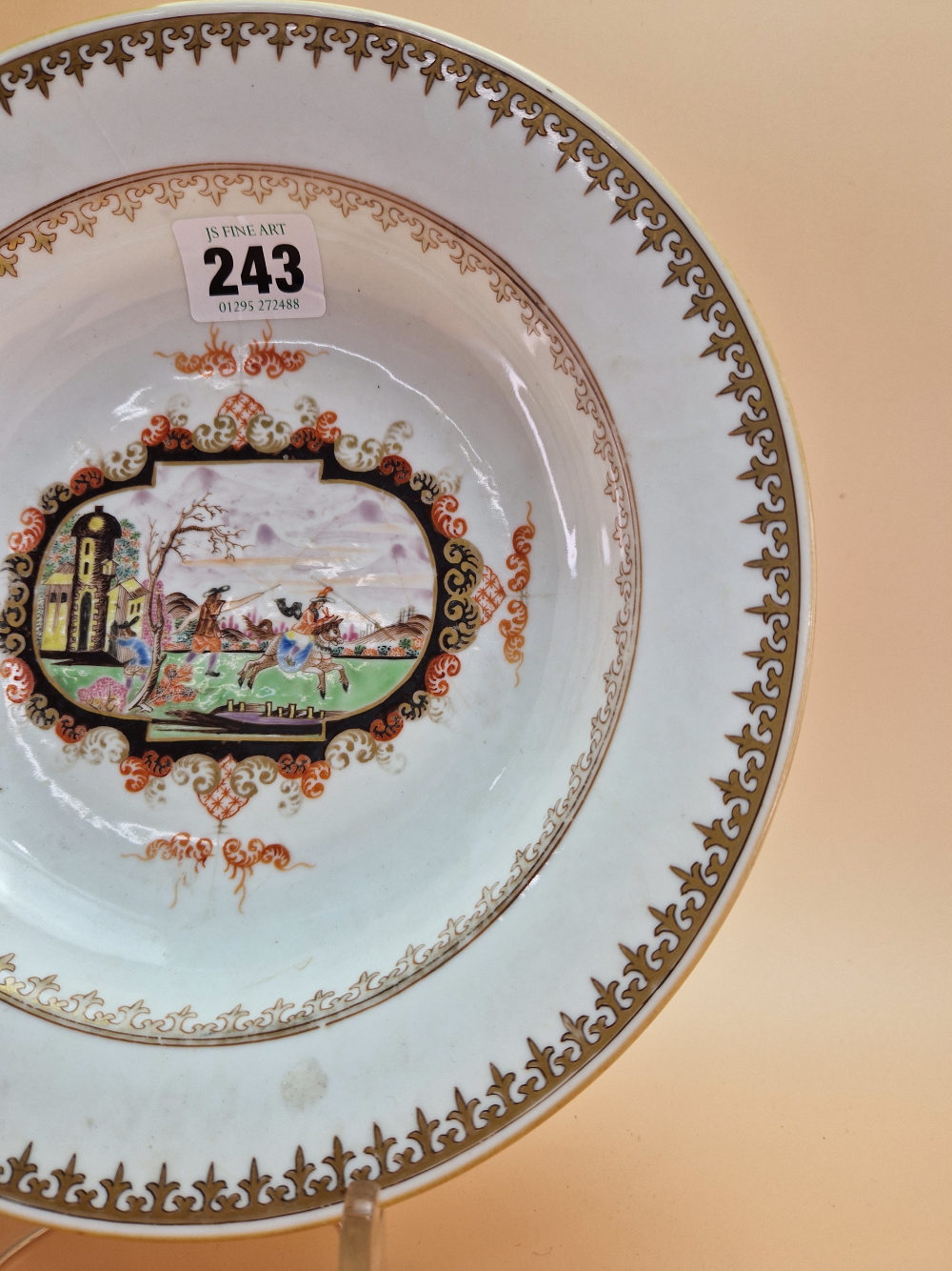 A LATE 18th C. CHINESE SOUP PLATE CENTRALLY PAINTED WITH A MEISSEN STYLE VIGNETTE OF A EUROPEAN - Image 7 of 11